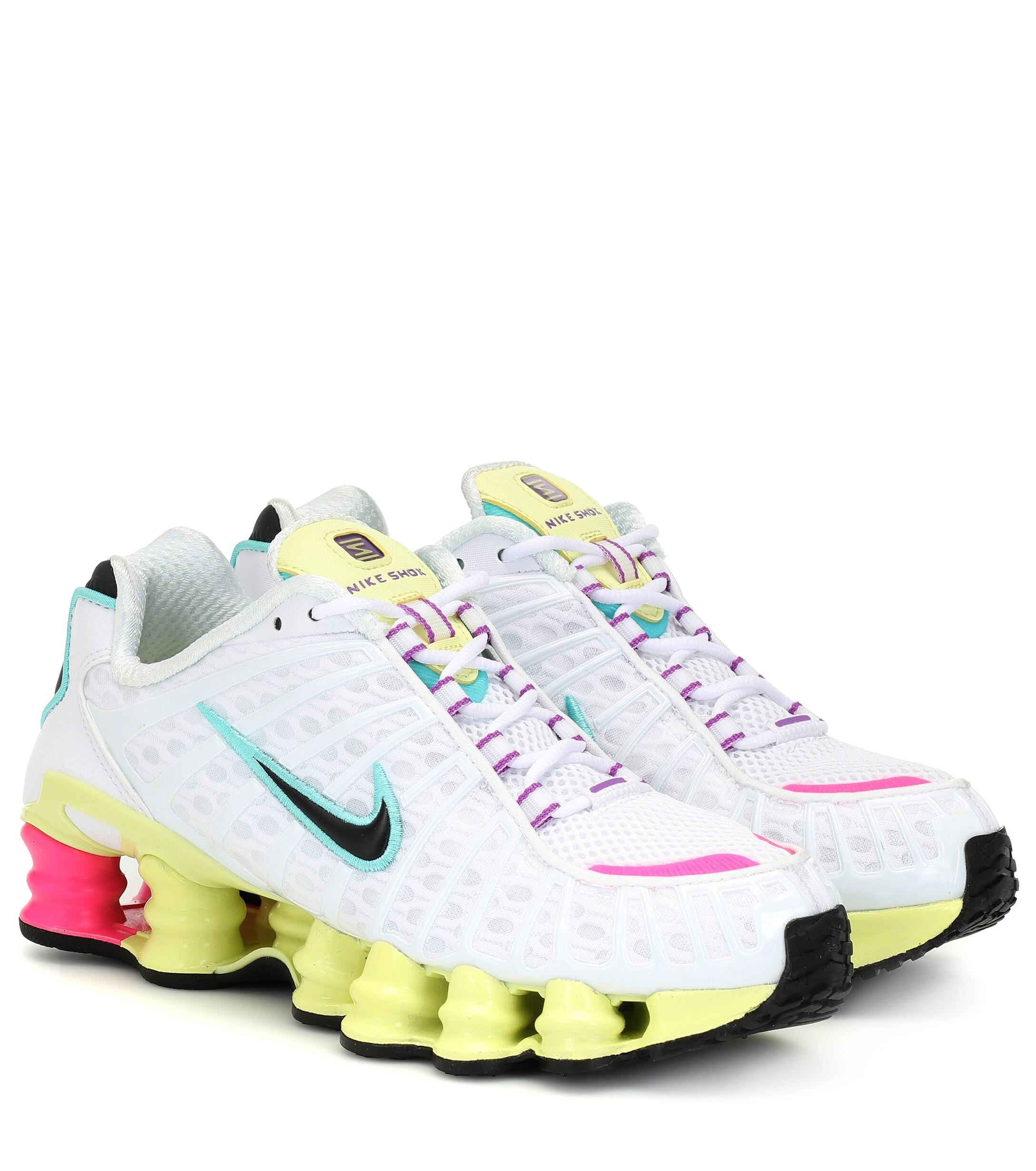white nike shox women's