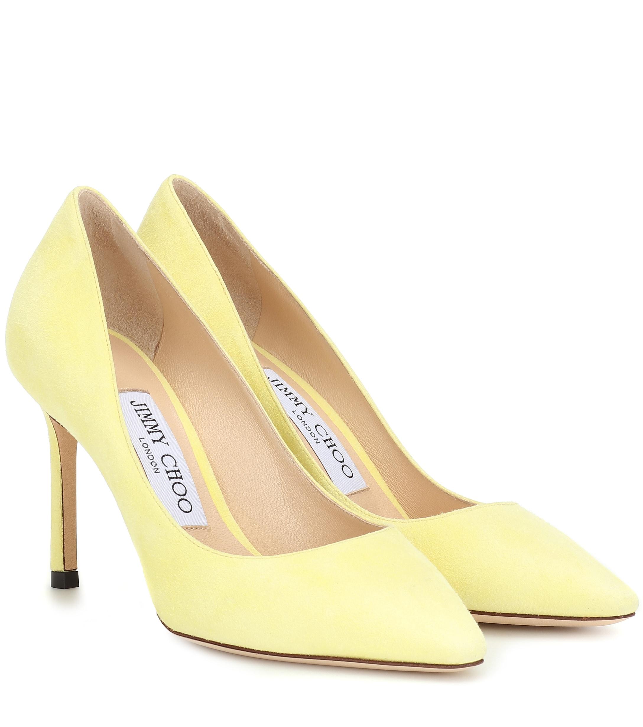 pale yellow pumps