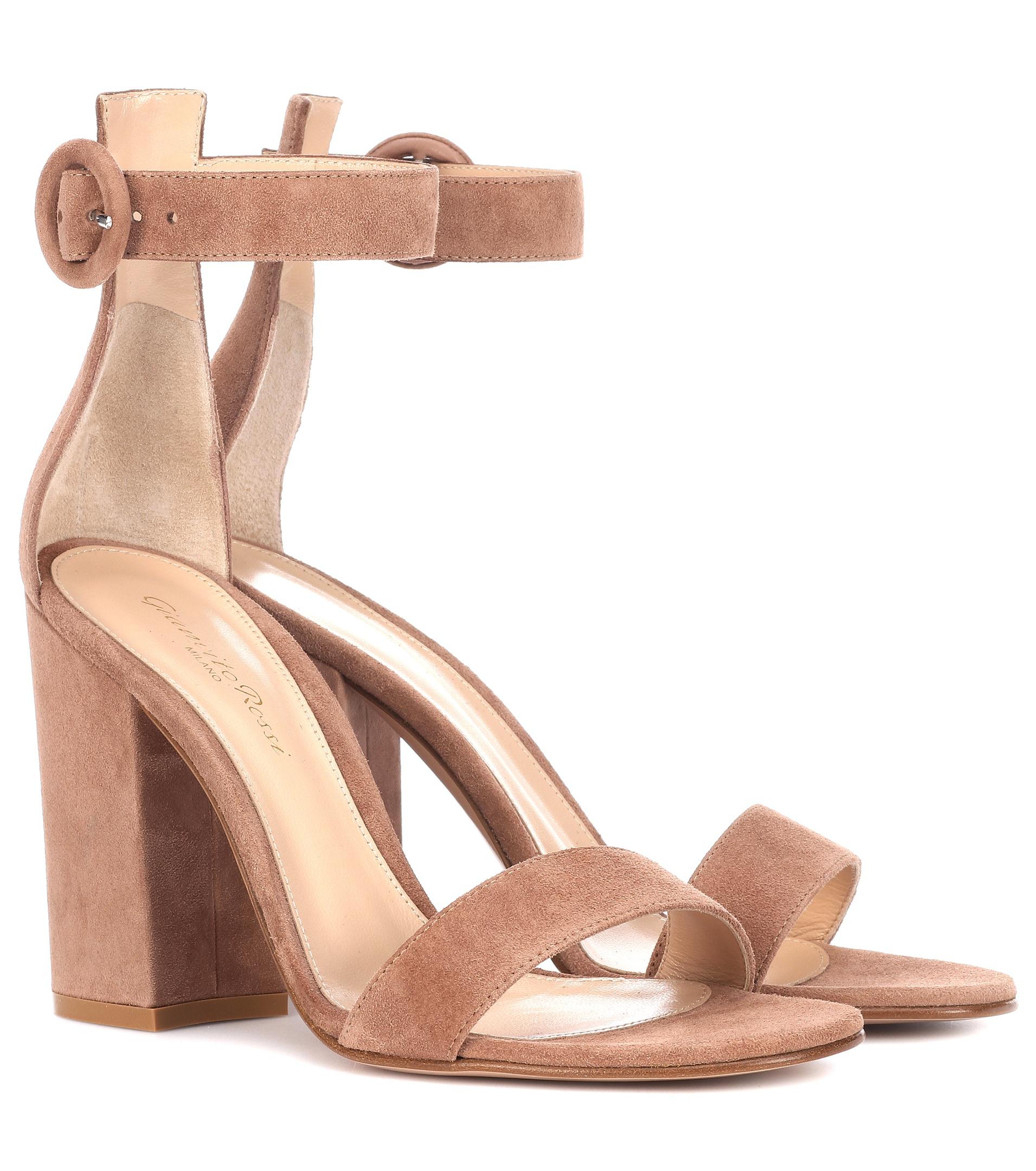tan mules with gold chain