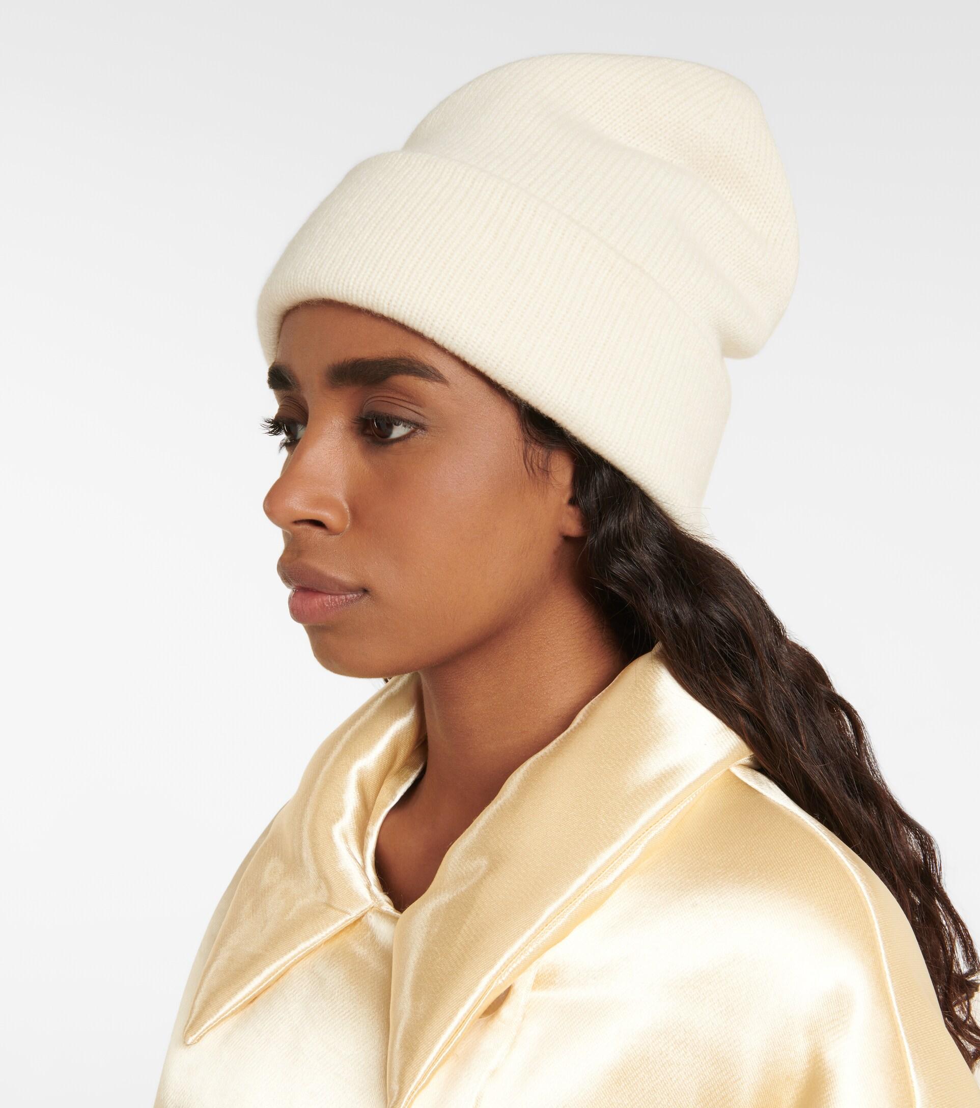 Khaite Sochi Cashmere Beanie in White 