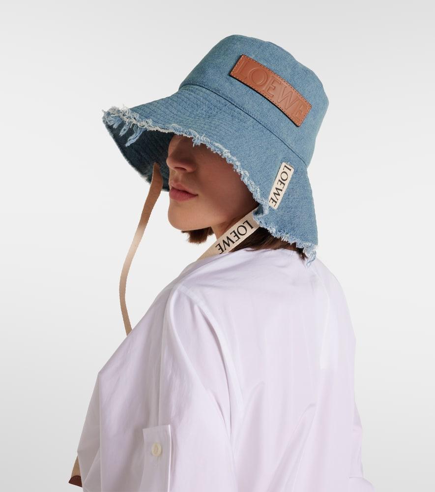 【関込・国内発送】LOEWE Paula's Ibiza logo denim bucket hat Paula's Ibiza logo denim bucket hat in blue - Loewe | Mytheresa