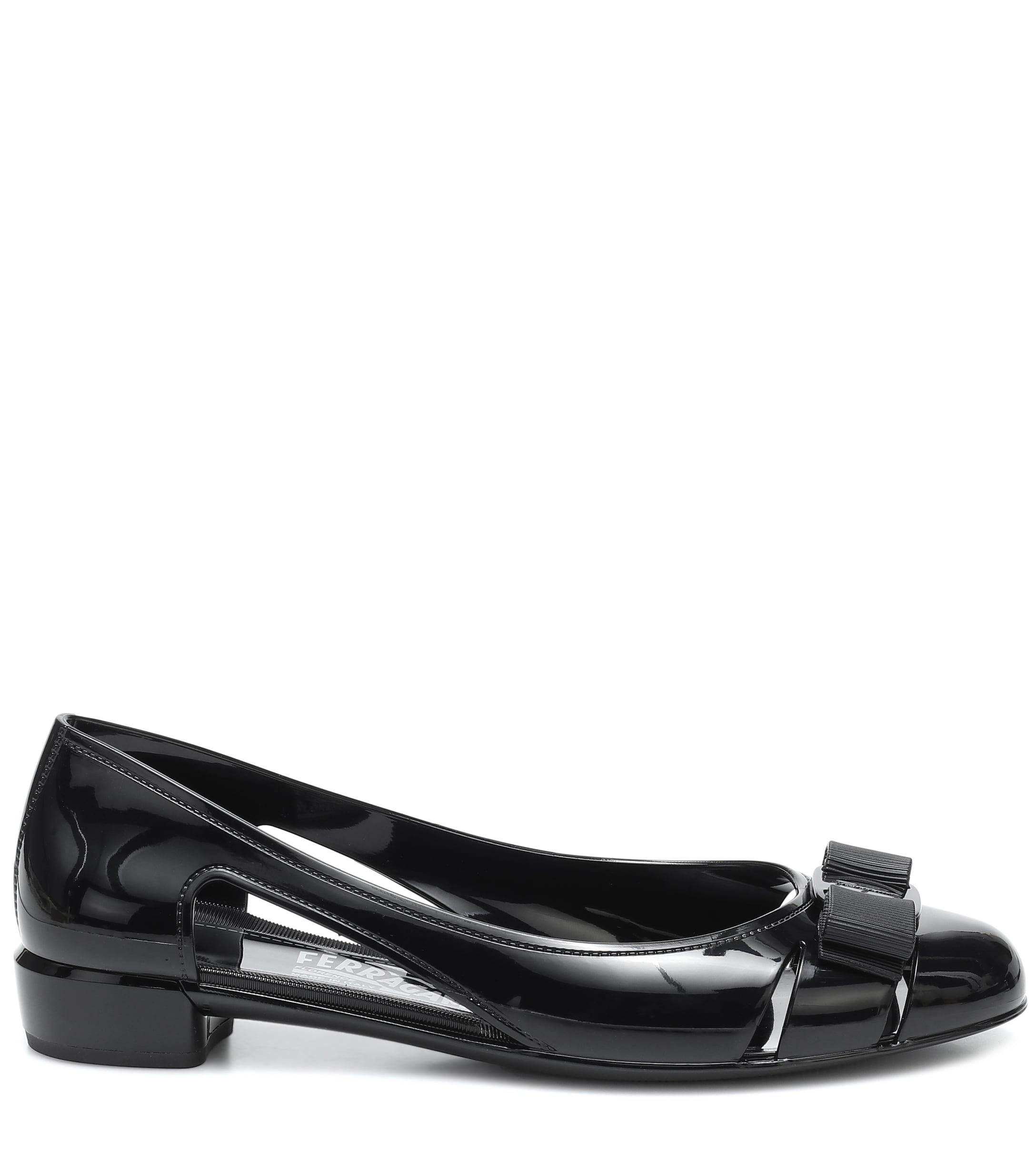 black jelly pumps