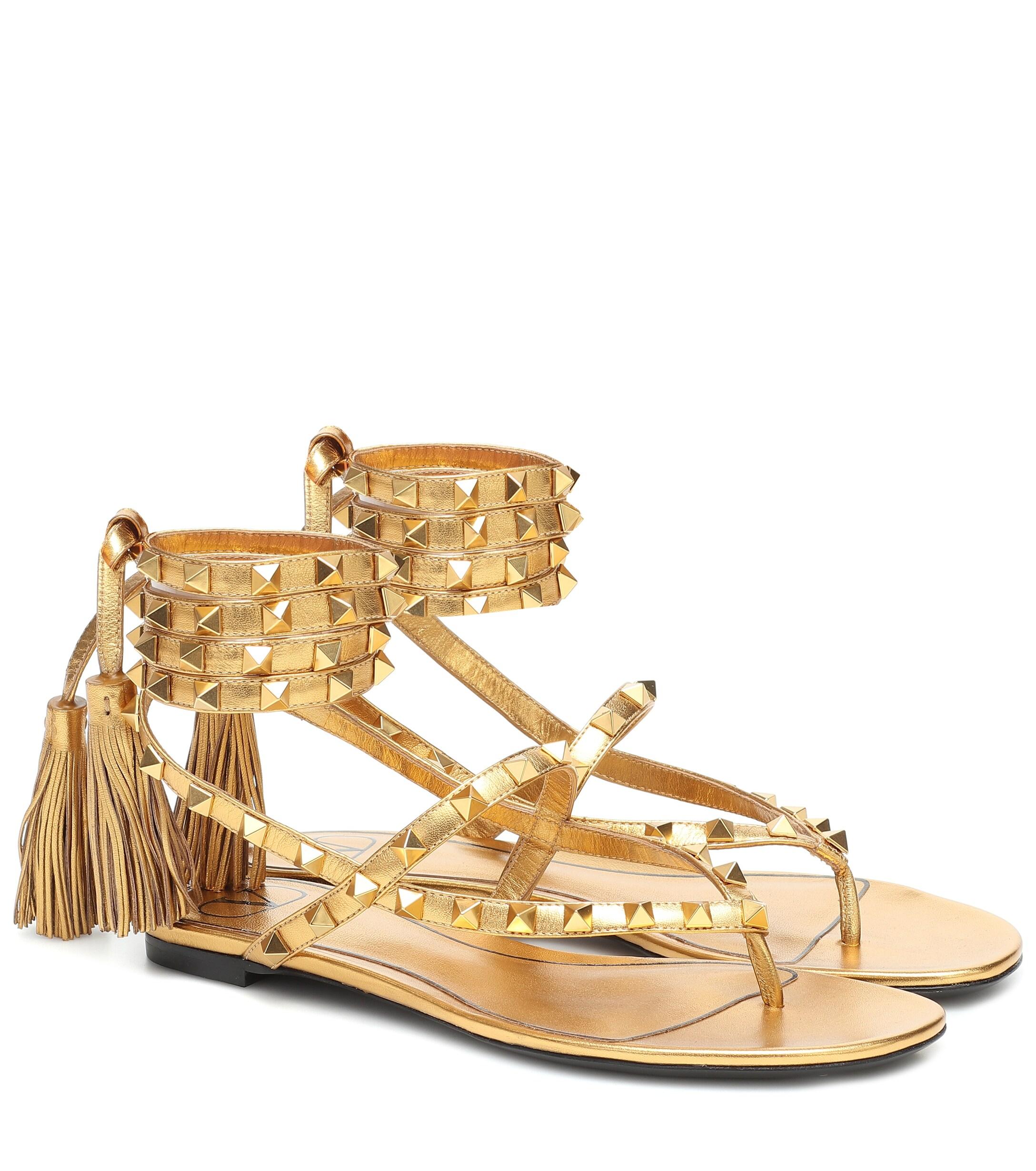 Valentino Garavani Rockstud Flair Leather Sandals in Gold (Metallic) - Lyst
