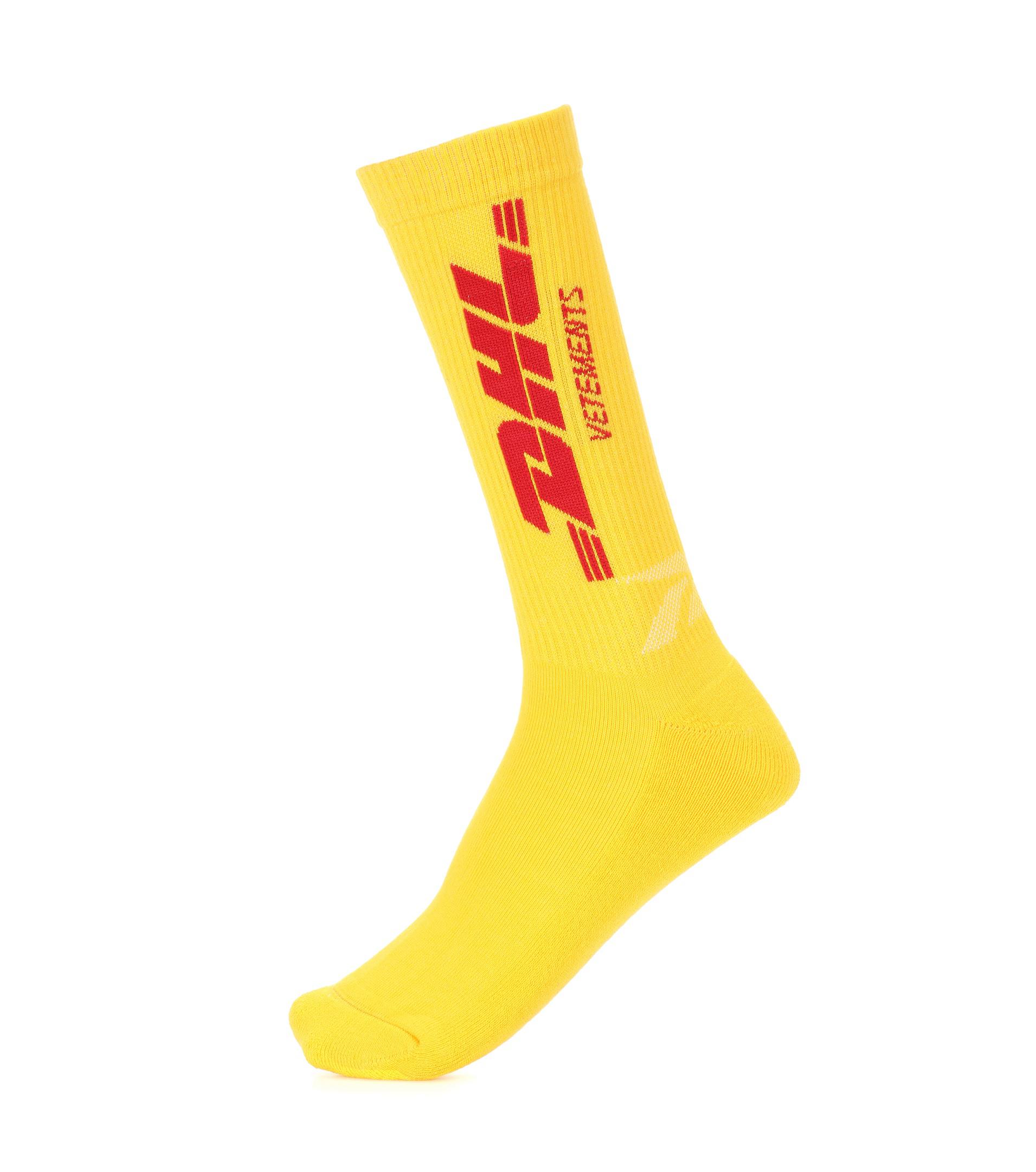 Vetements Baumwolle Socken DHL aus einem Baumwollgemisch in Gelb - Lyst