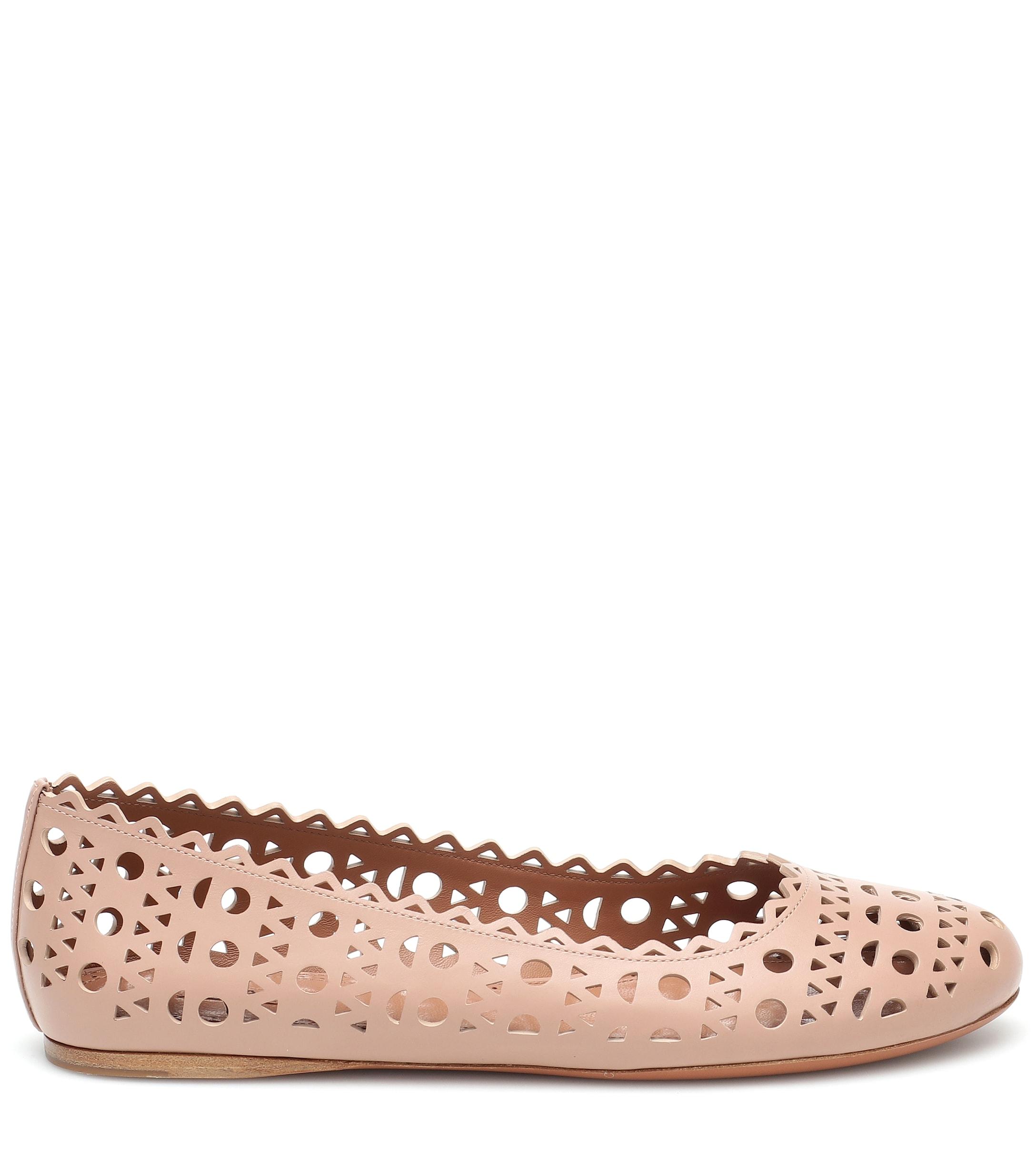 AlaÃ¯a Laser-cut Leather Ballet Flats in Pink - Lyst