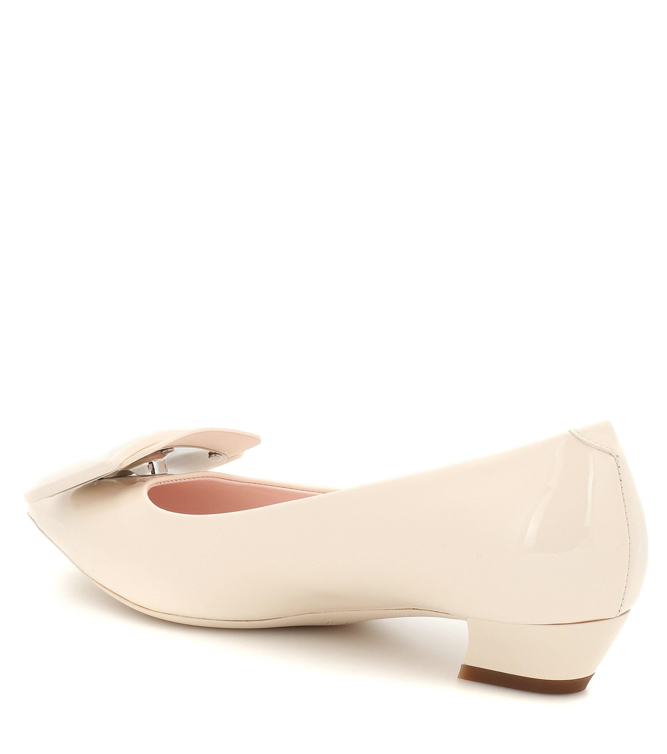 Roger Vivier Gommetine Leather Ballet Flats in White | Lyst