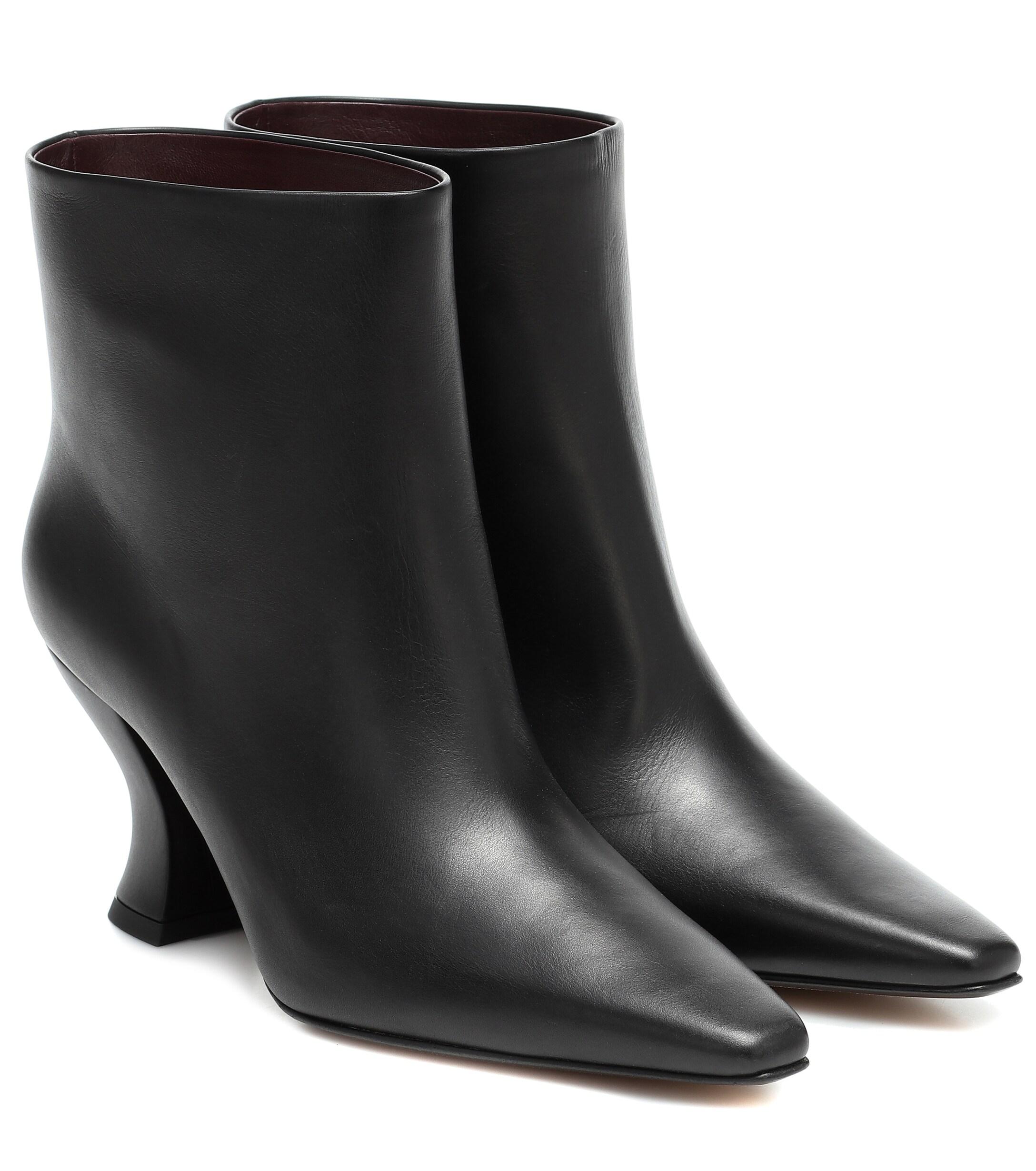 boots like bottega veneta