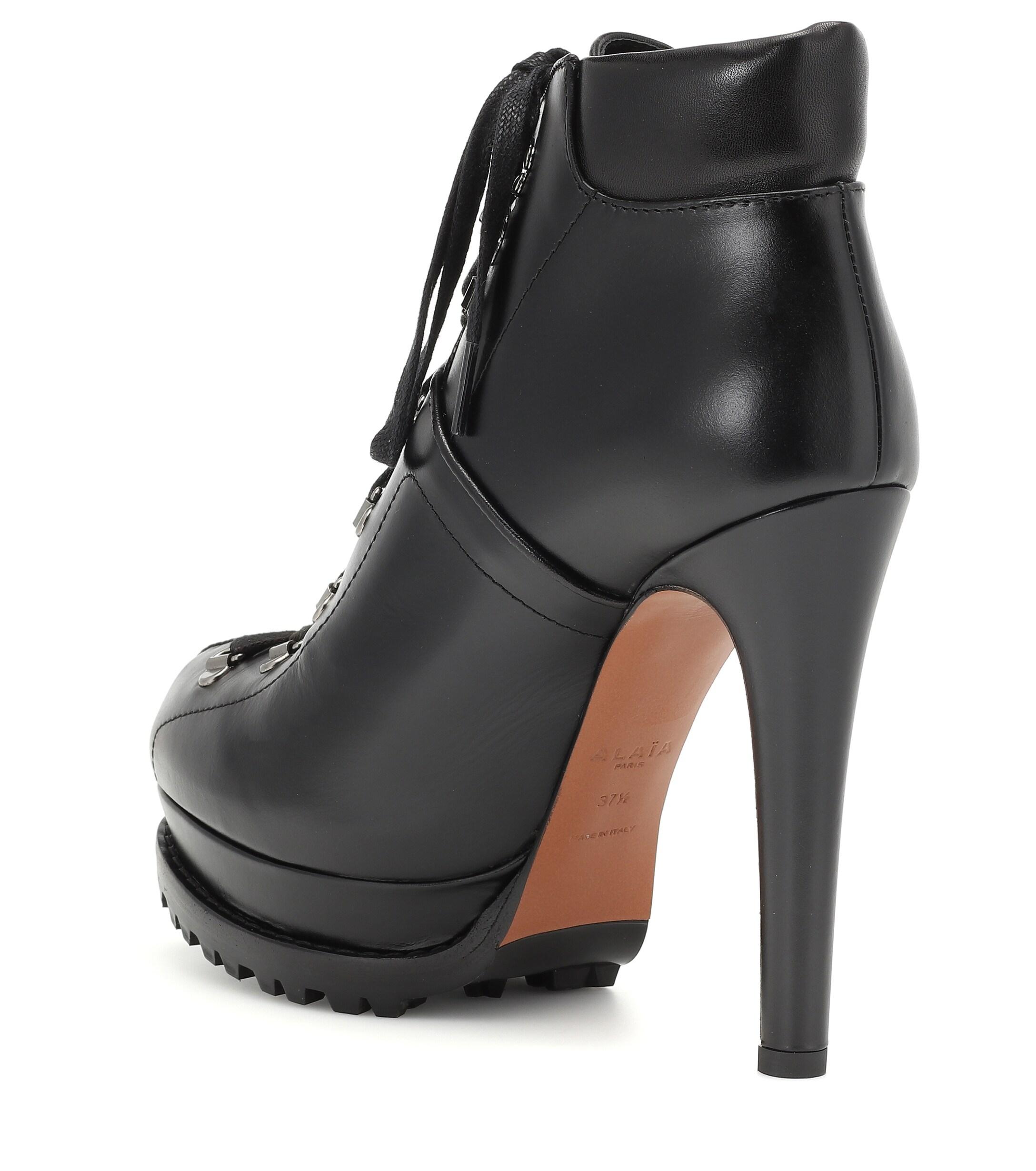 Alaïa Leather Ankle Boots in Black | Lyst