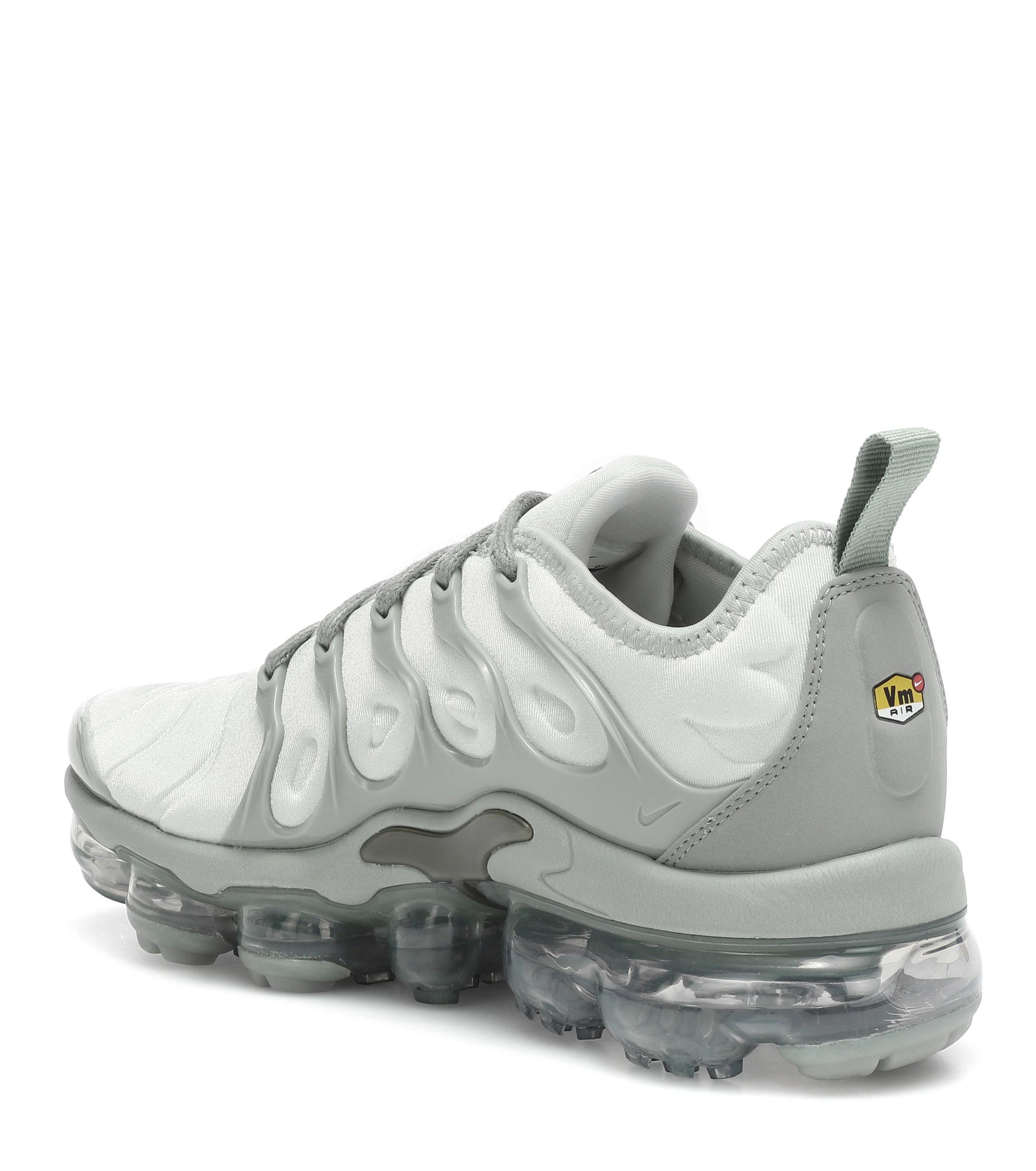 vapormax plus mica green