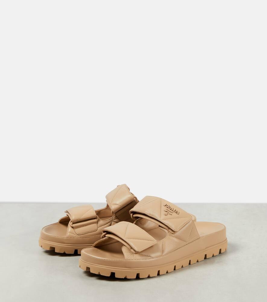Prada Fussbett Quilted Leather Sandals in Natural | Lyst