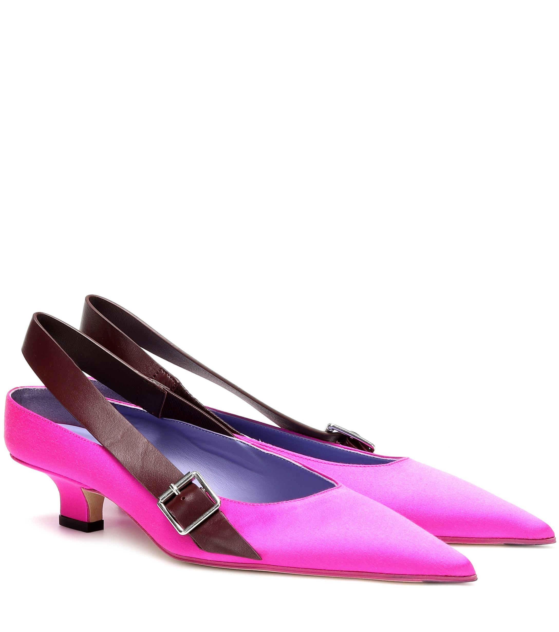 Victoria Beckham Satin Low Heel Pumps in Pink - Save 13% - Lyst