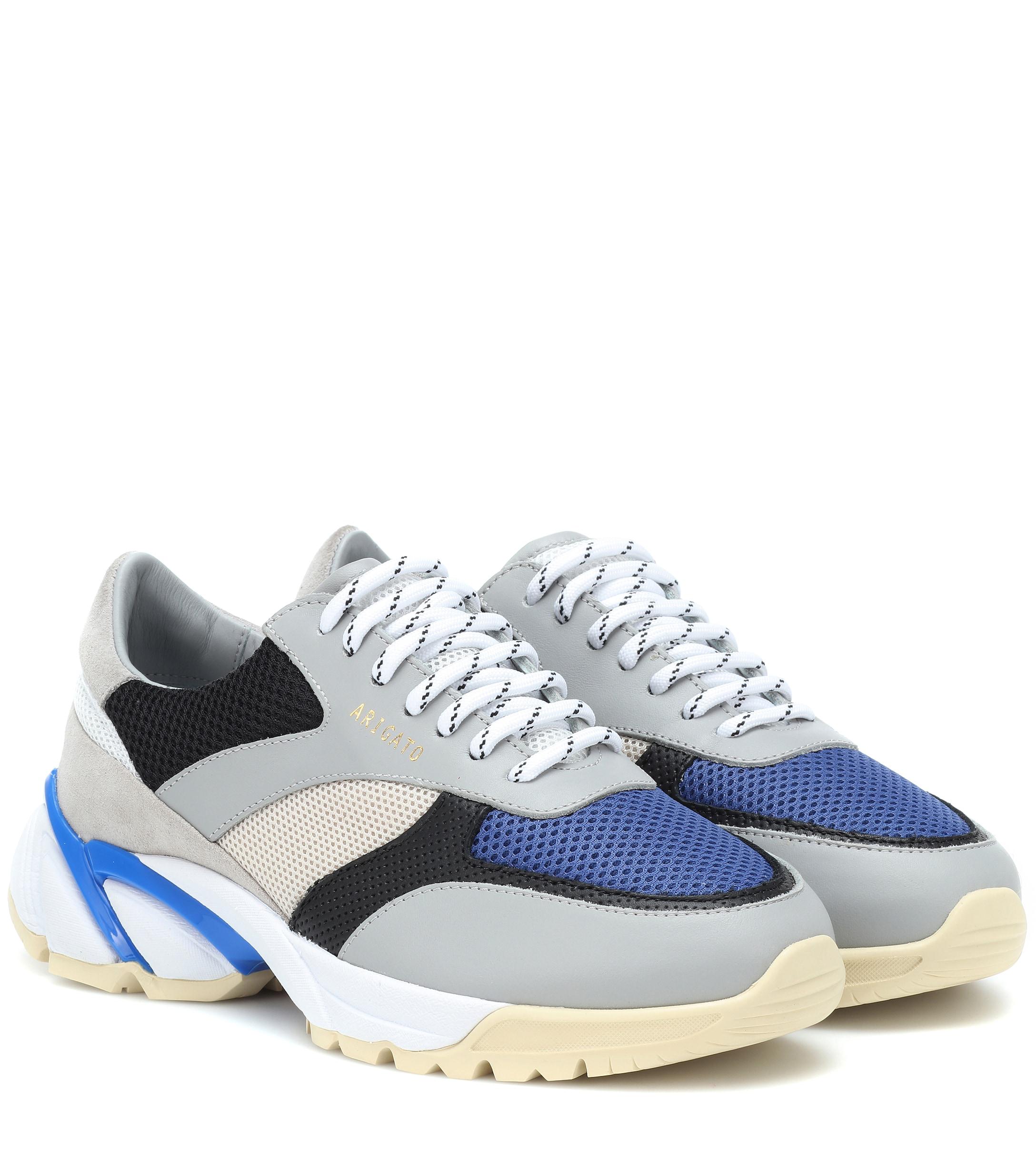 axel arigato tech runner black