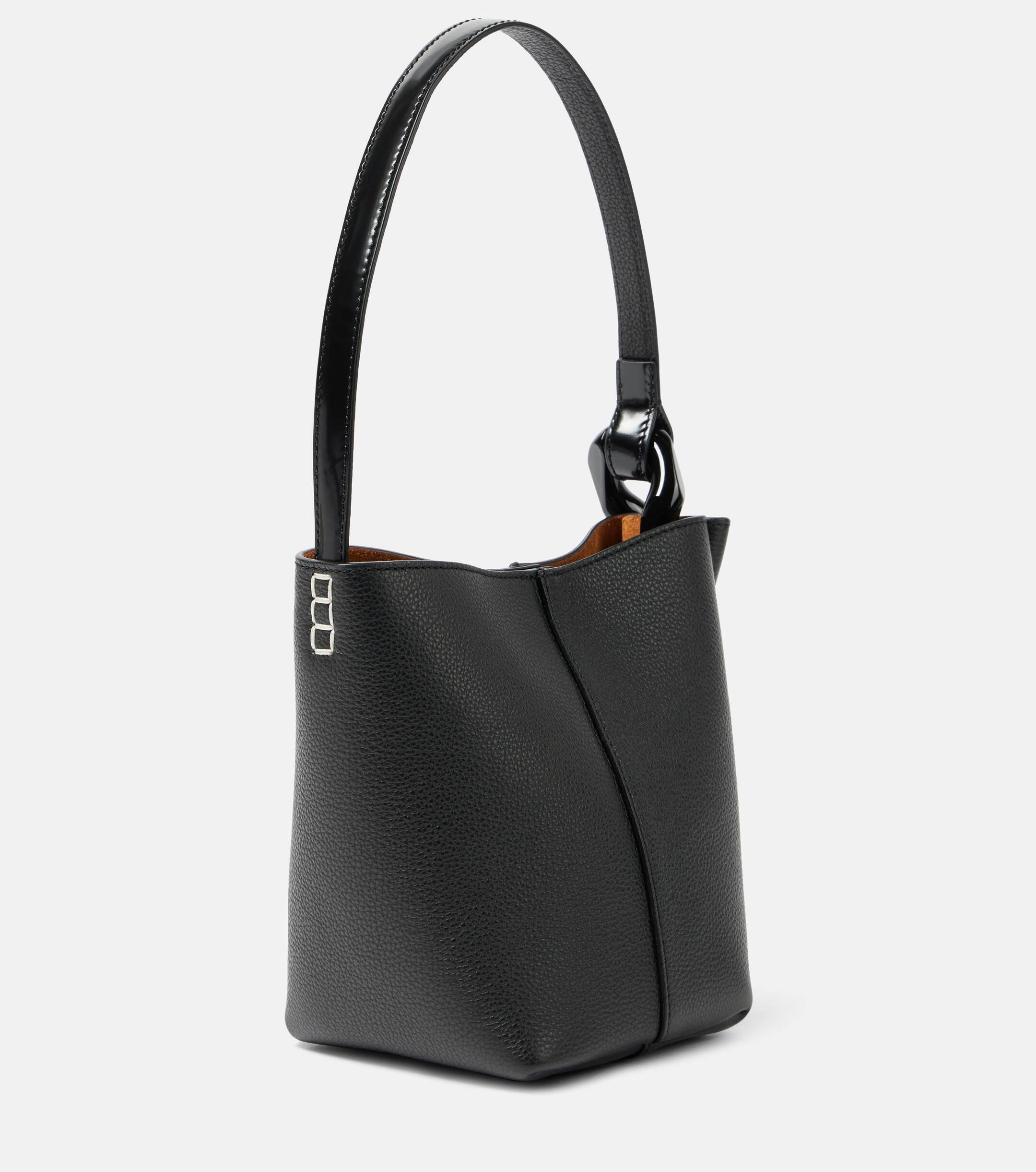 ショルダーバッグ・ポシェット J W ANDERSON BLACK LEATHER BUCKET BAG JW Anderson JWA Corner Small leather bucket bag JW Anderson