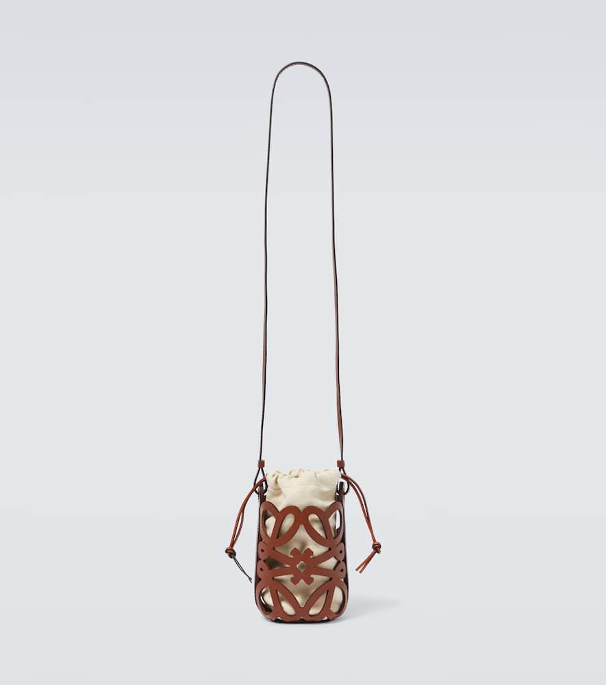 Loewe Bucket Bag Anagram aus Canvas und Leder in WeiB fur Herren Lyst DE