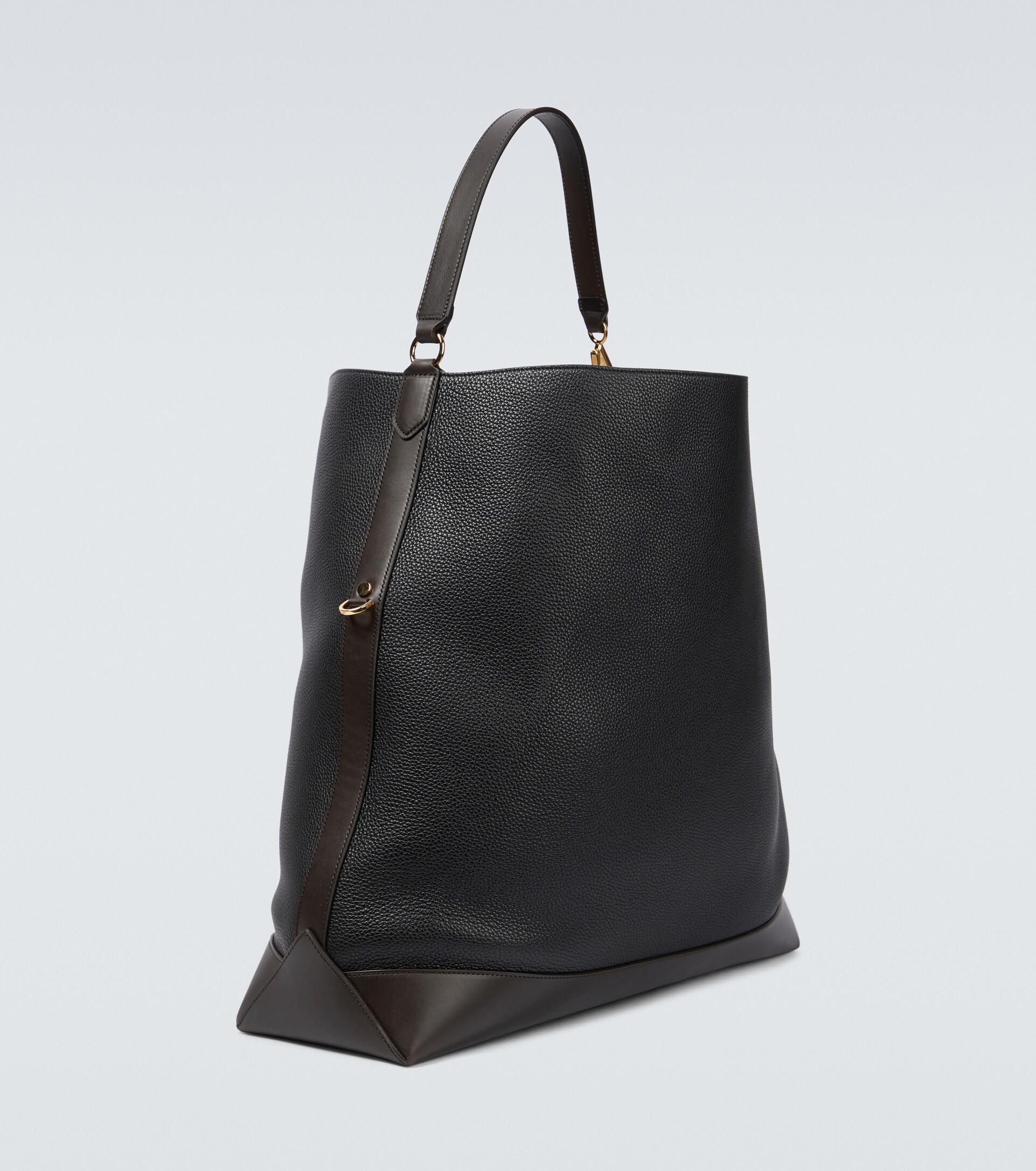 【送料&関税込】Tom Ford Logo Leather Shopping Bag Tom Ford Leather Shoulder Bag With Logo | italist