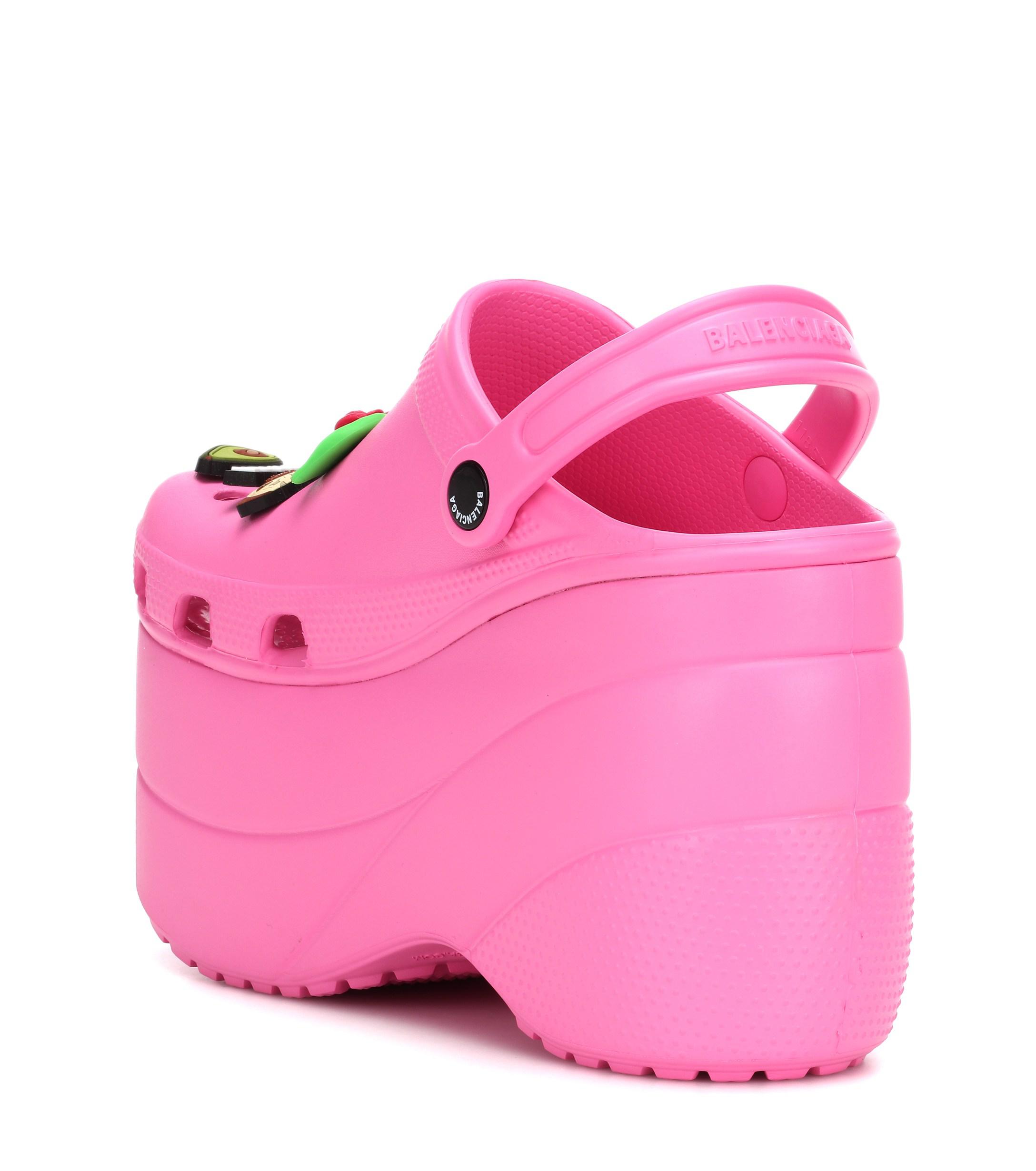 platform crocs pink