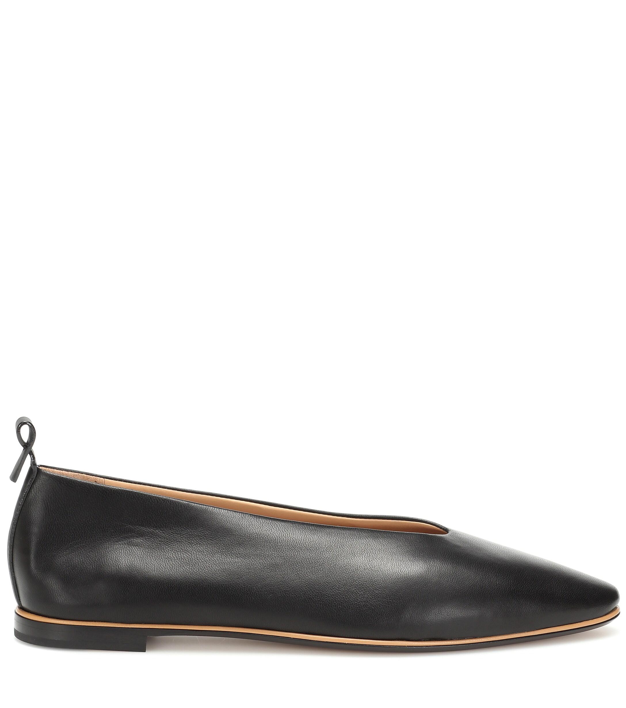 Bottega Veneta Almond Leather Ballet Flats in Black - Save 57% - Lyst