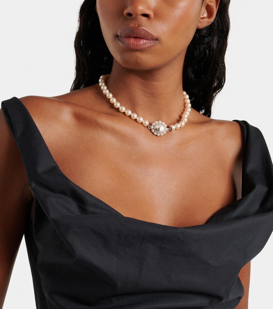 Vivienne Westwood Pearl Necklace Outfit Vivienne Westwood Amaya