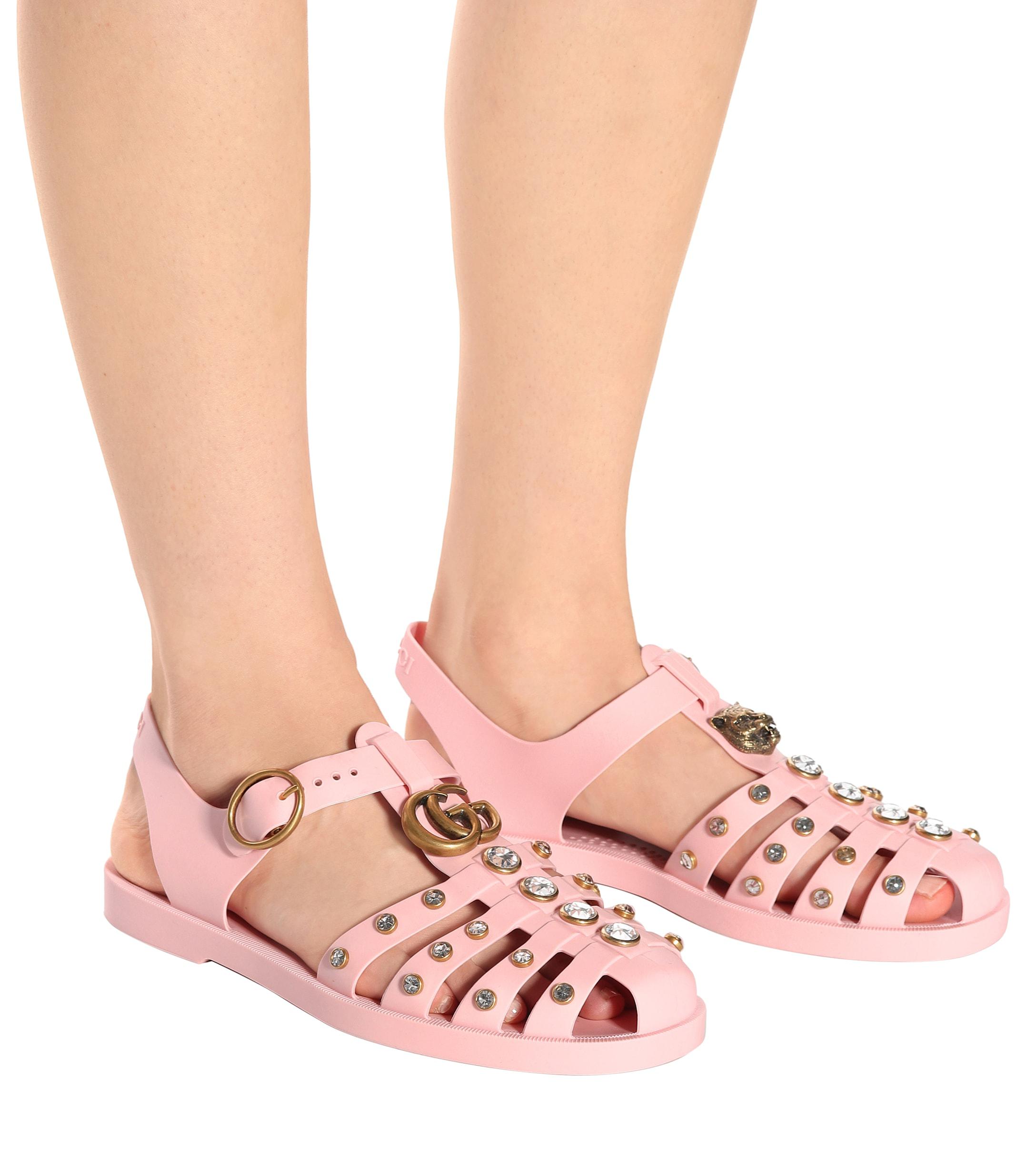 Oprecht Veeg Optimisme Gucci Crystal-embellished Jelly Sandals in Pink | Lyst