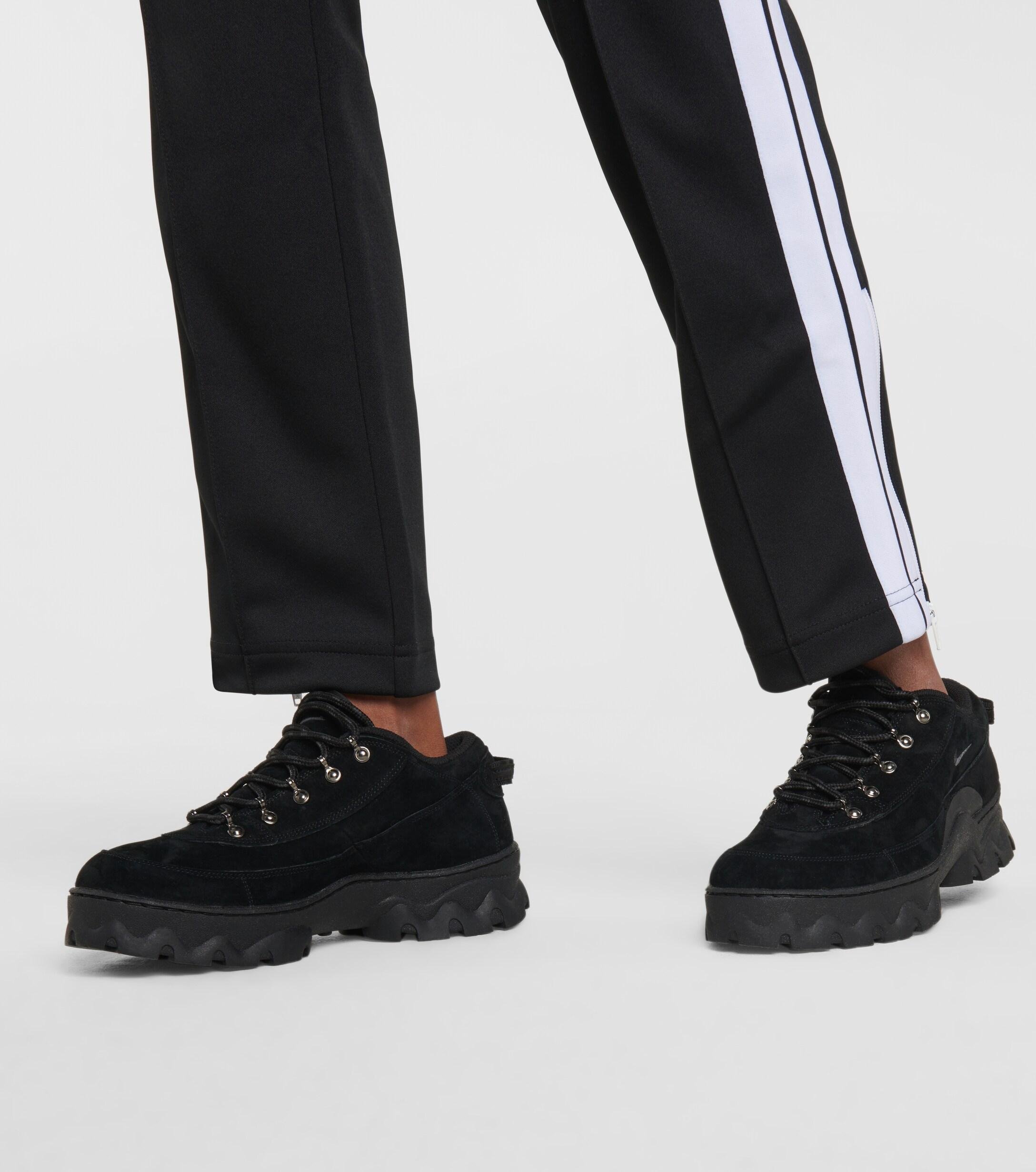 Nike Lahar Low Suede Sneakers in Black | Lyst