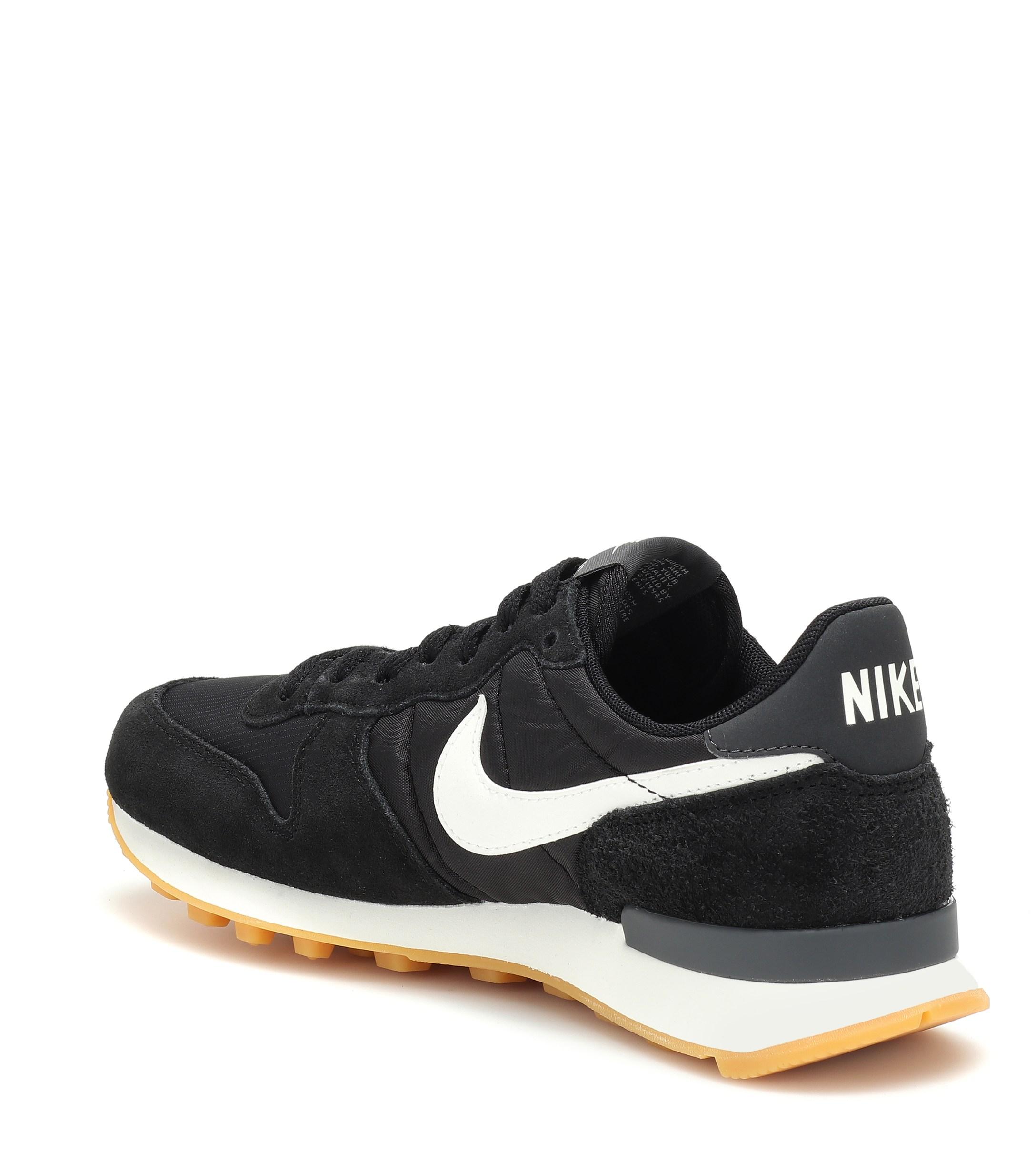 nike internationalist black suede