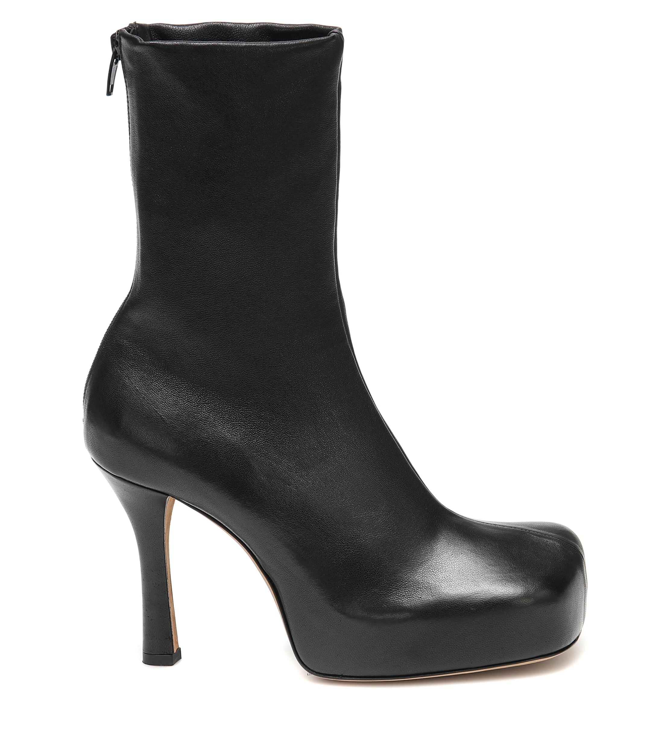 Bottega Veneta Bv Bold Leather Ankle Boots in Black - Lyst
