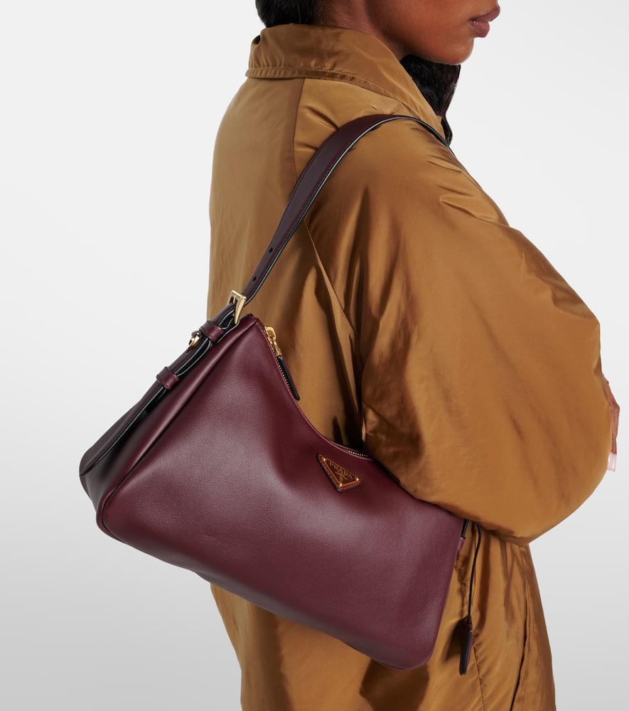 ショルダーバッグ・ポシェット Prada Burgundy Leather Shoulder Bag Prada Burgundy Shoulder bag ○ Labellov ○ Buy and Sell