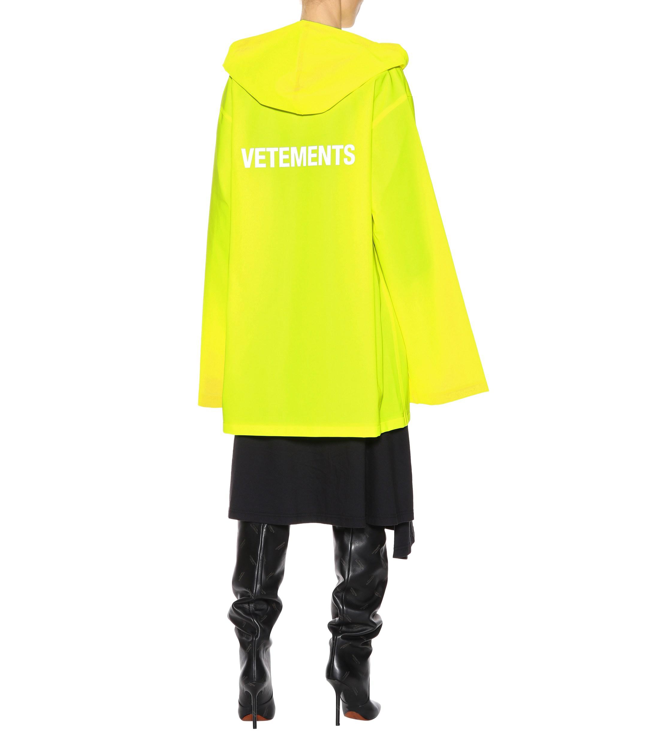 Vetements Synthetic Printed Raincoat in Yellow - Lyst