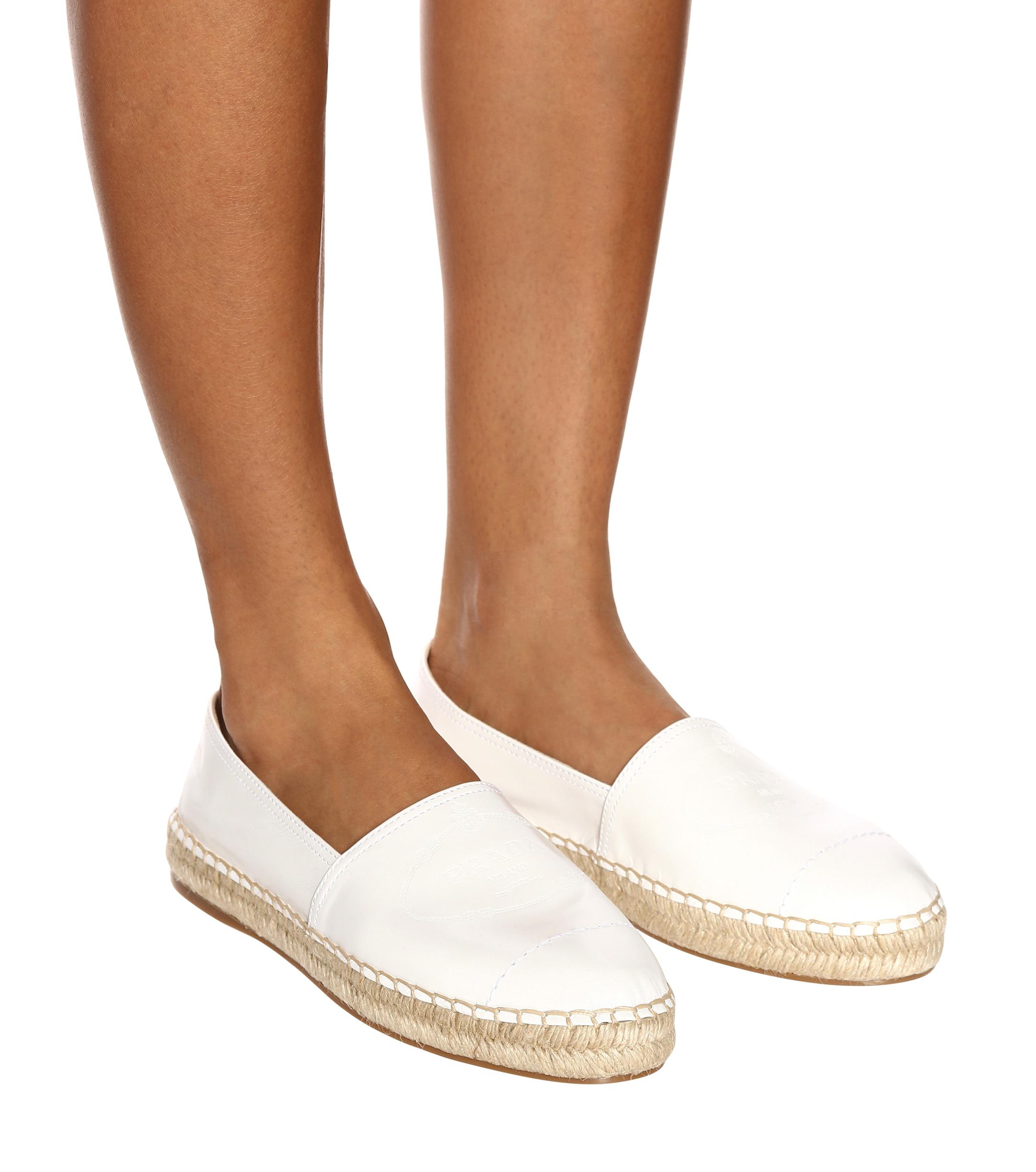 mens wide running shoes on sale