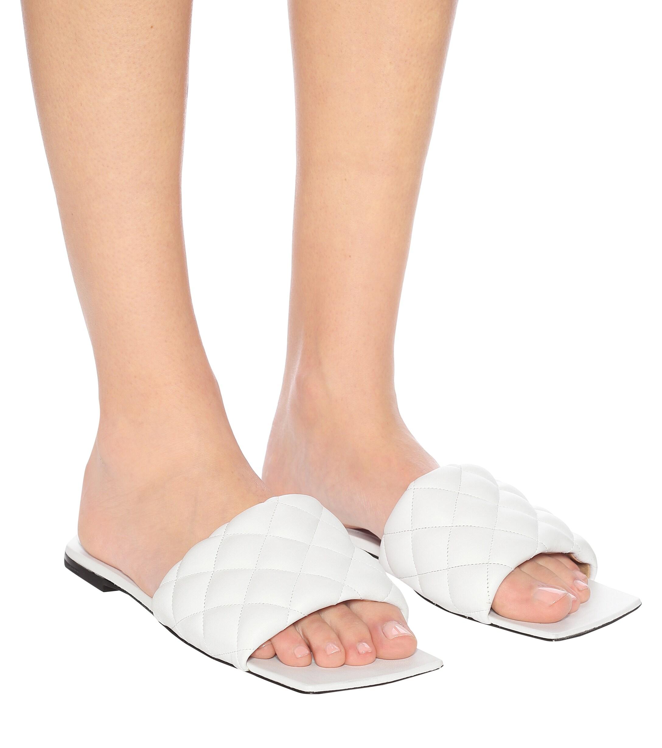 Bottega Veneta Leather White Padded Sandals in Black Womens Flats and flat shoes Bottega Veneta Flats and flat shoes 