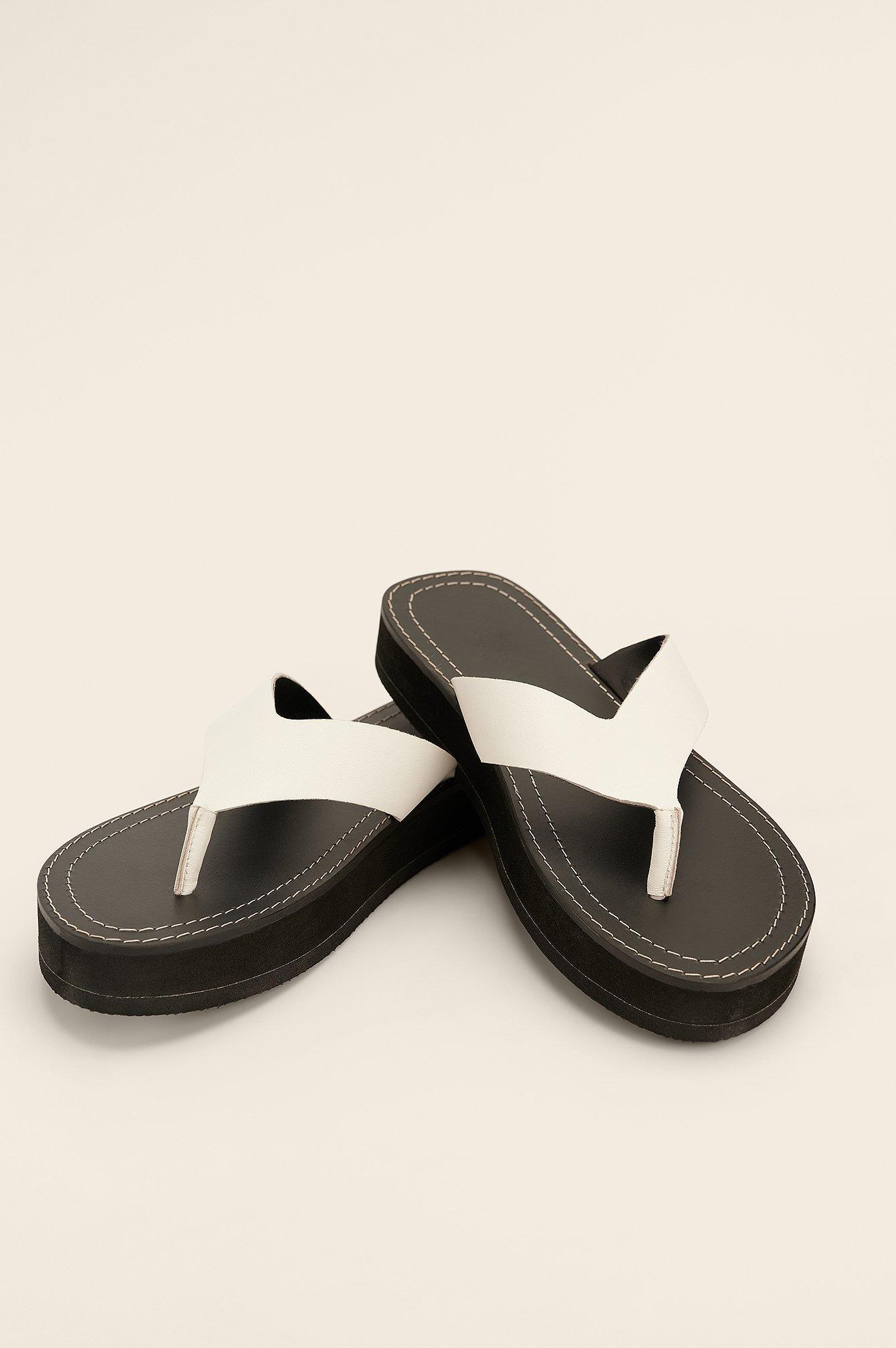 NA-KD Leer Shoes Leren Slippers Met Teenband in het Wit - Lyst