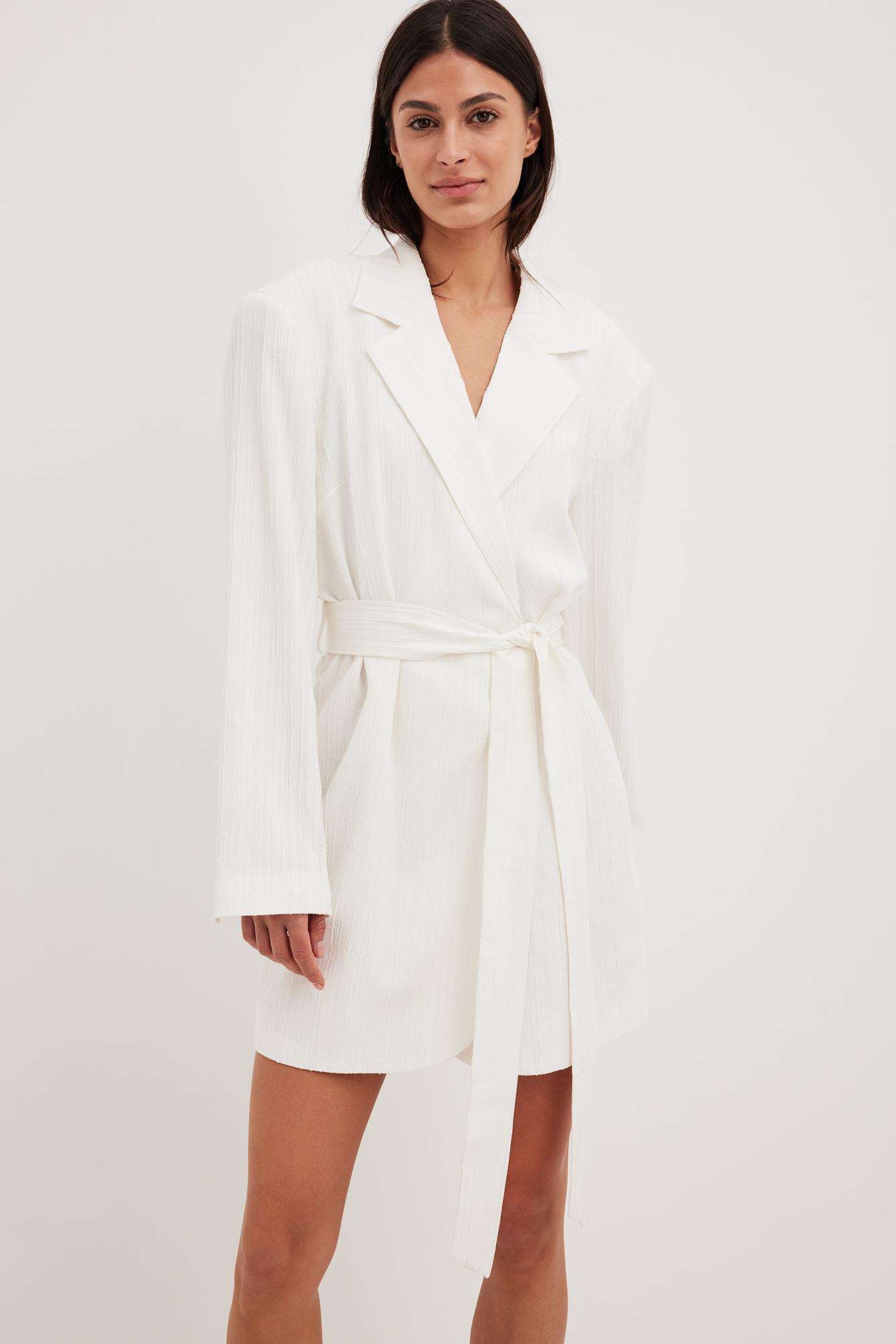 Jeg accepterer det snatch Løsne NA-KD Offwhite Structured Overlap Mini Blazer Dress in Natural | Lyst