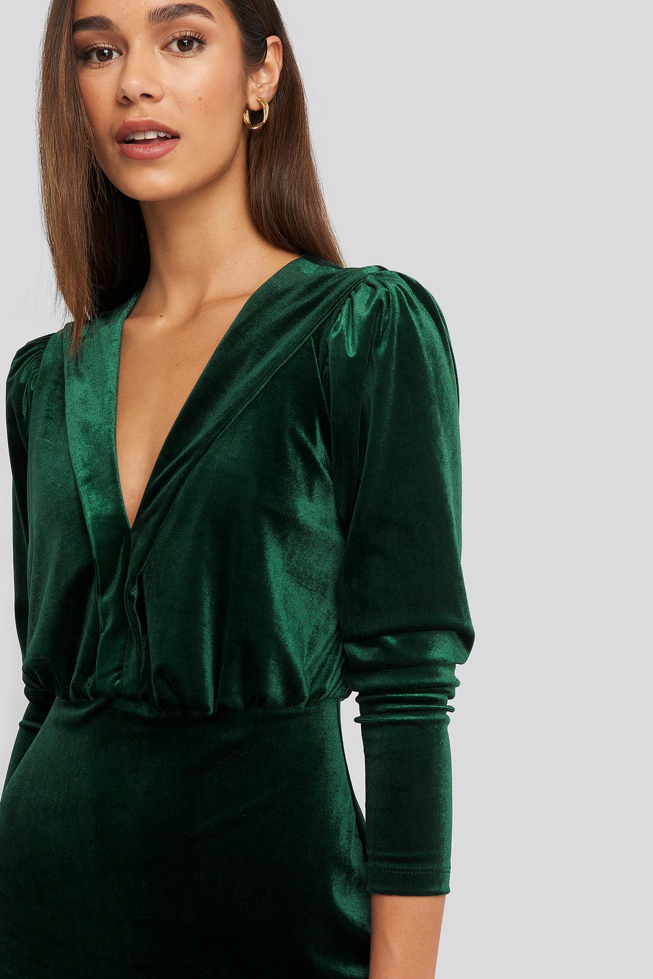Waarnemen vrouwelijk Aanwezigheid Trendyol Deep Neckline Velvet Dress in het Groen | Lyst BE