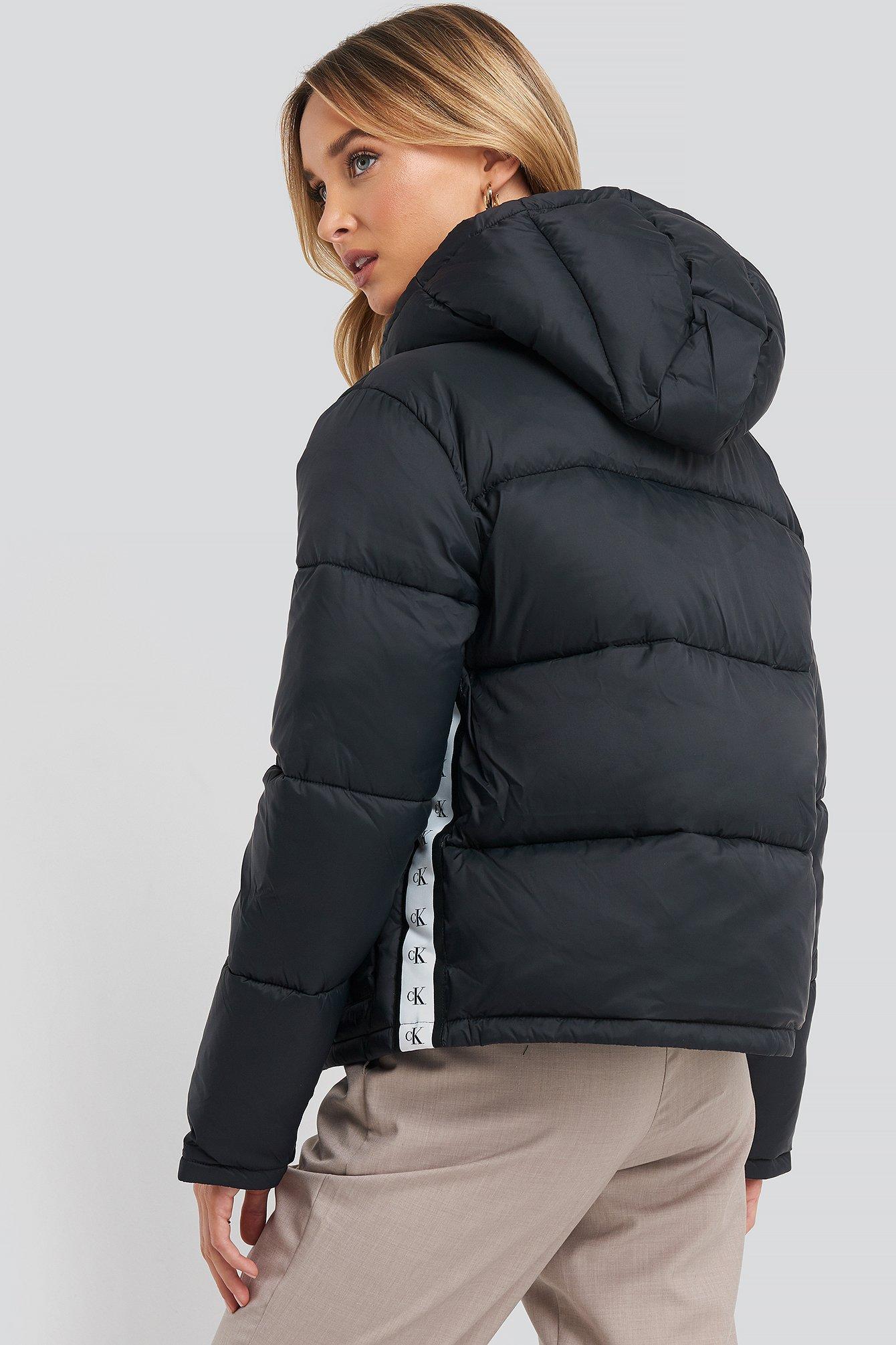 Calvin Klein Monogram Tape Lw Puffer Jacket in Schwarz | Lyst AT