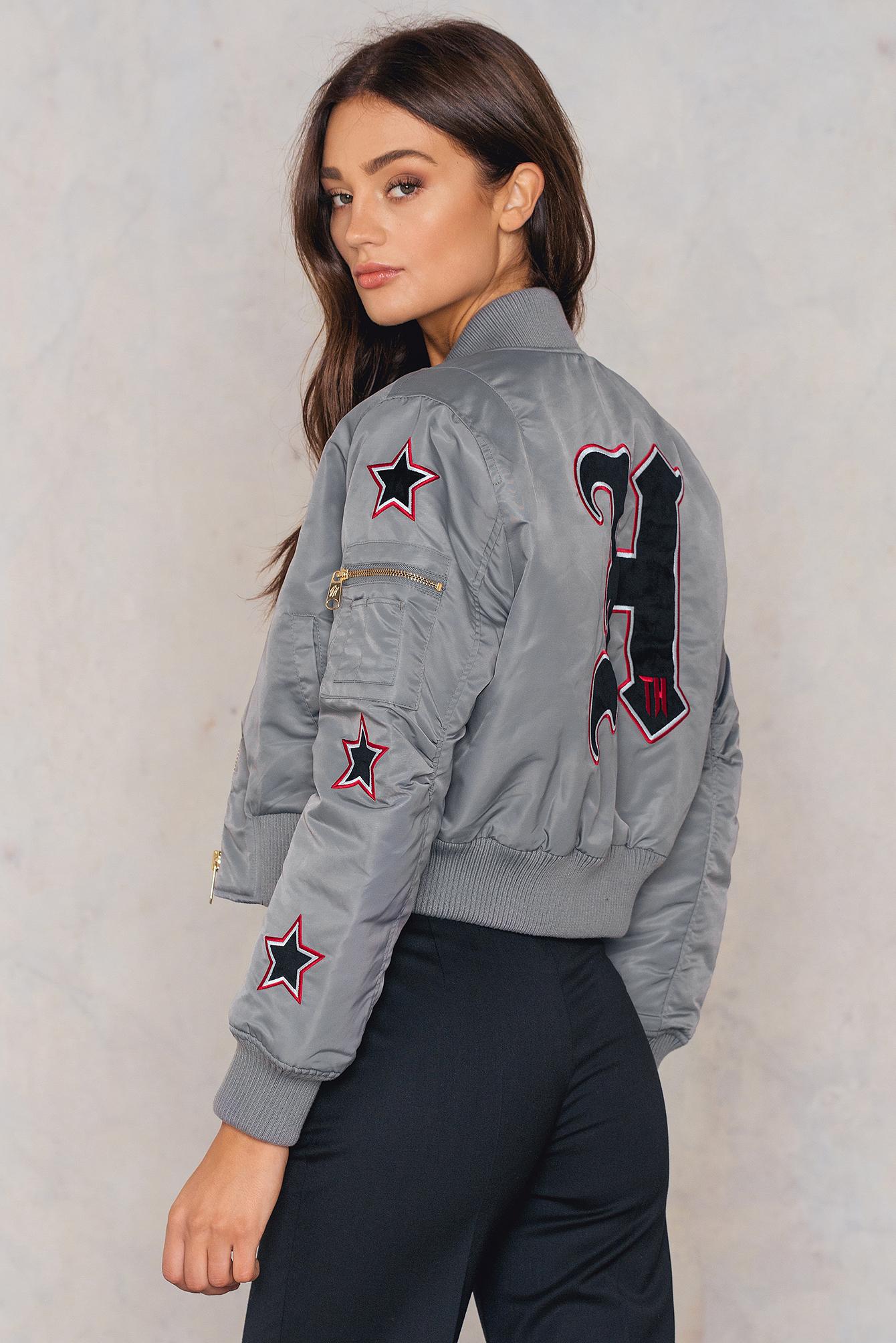 Tommy Hilfiger Denim Gigi Hadid Thermore Insulated Bomber in Gray | Lyst