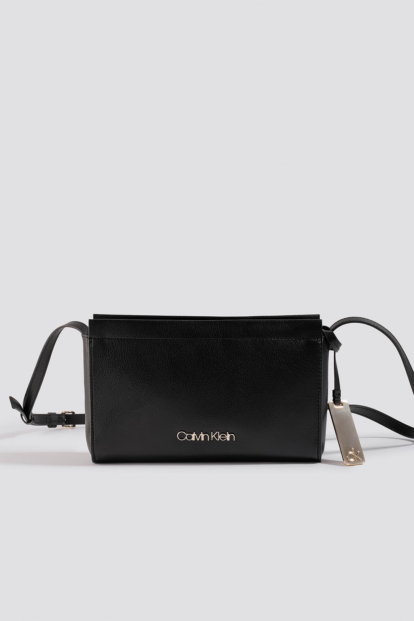 Calvin Klein Leather Enfold Ew Crossbody Bag Black - Lyst