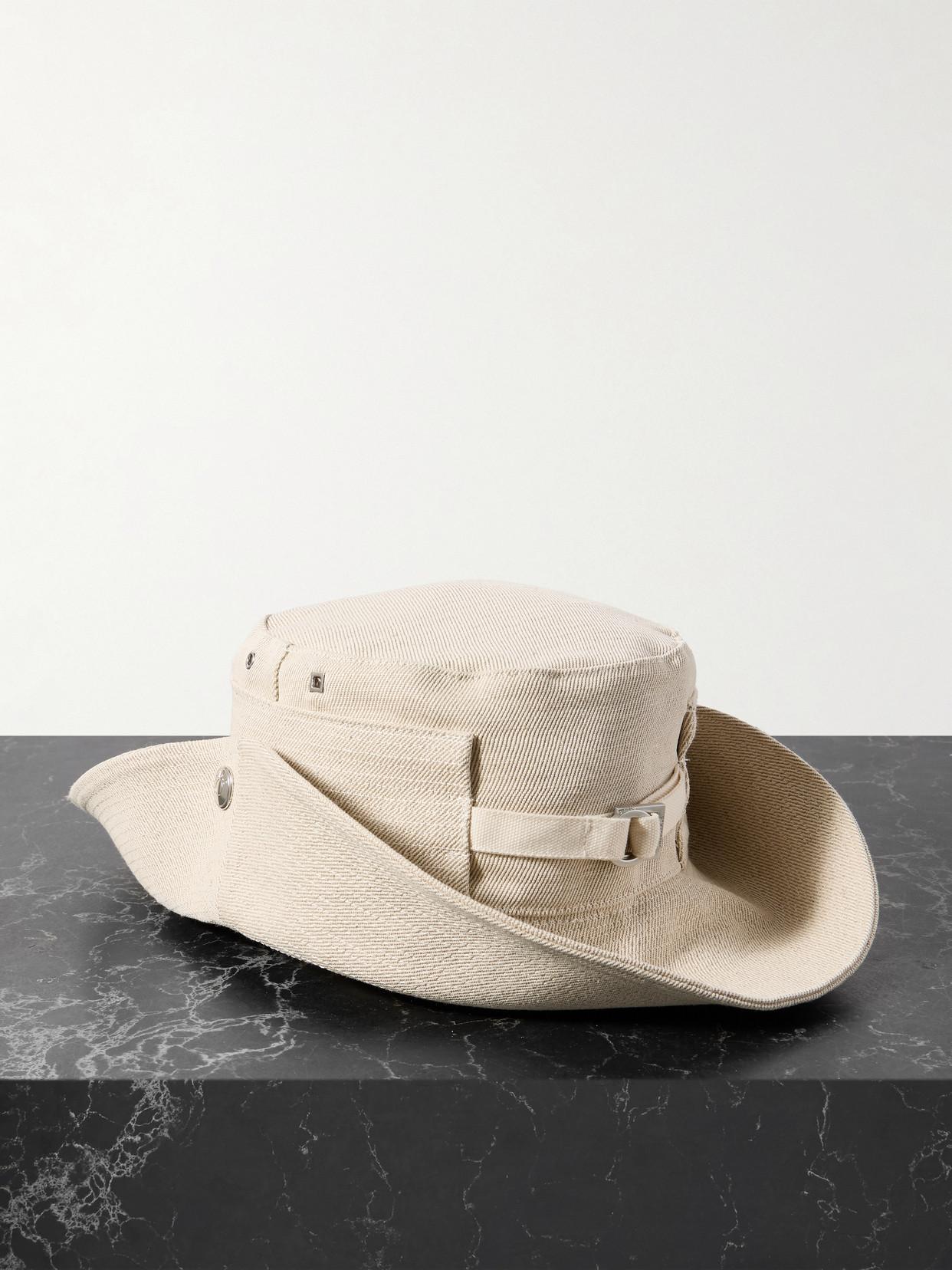 【JACQUEMUS】De-Nimes Bucket Hat ホワイト JACQUEMUS Le Bob De Nimes embellished linen and cotton-blend