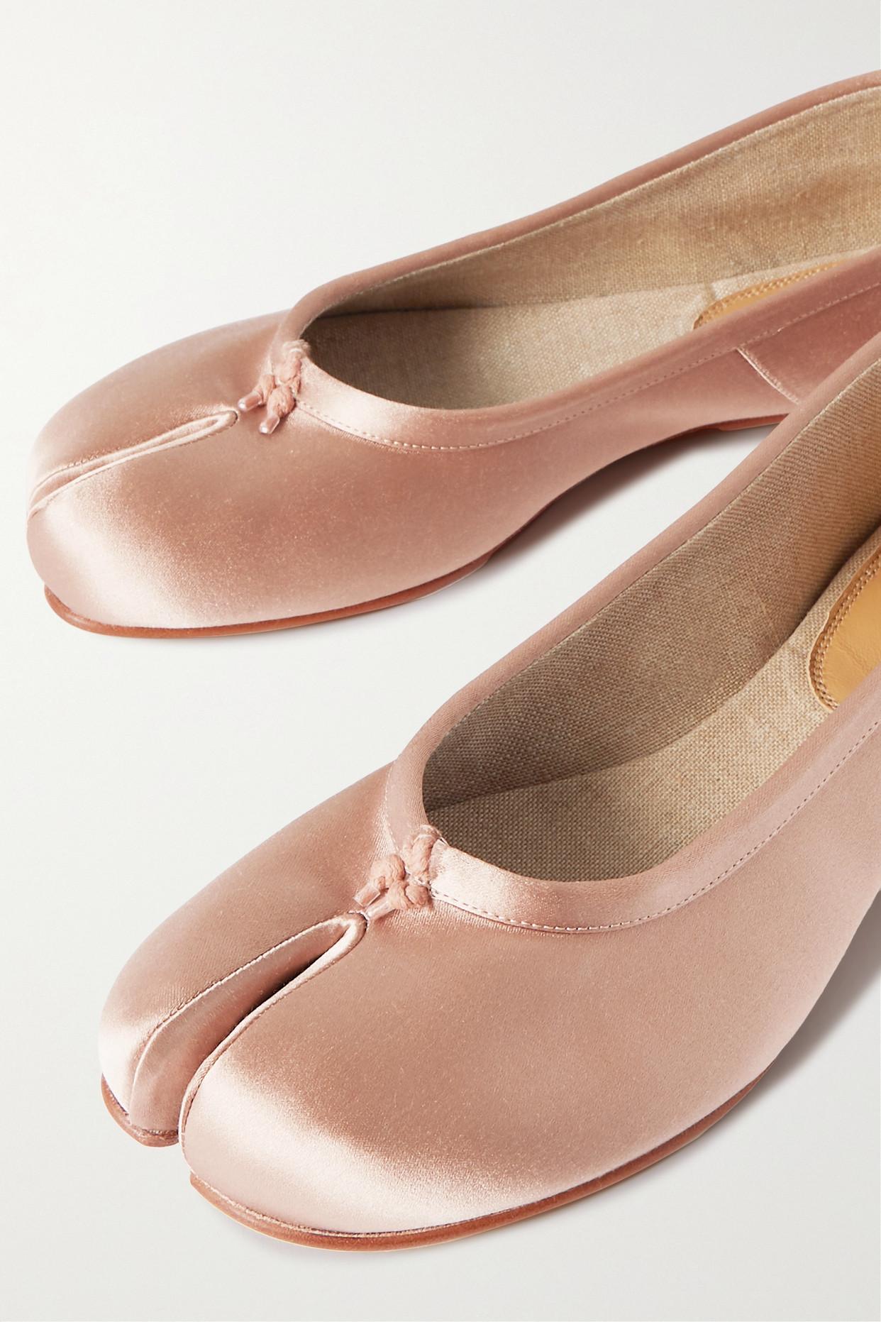 Maison Margiela Tabi Split-toe Satin Ballet Flats in Pink | Lyst