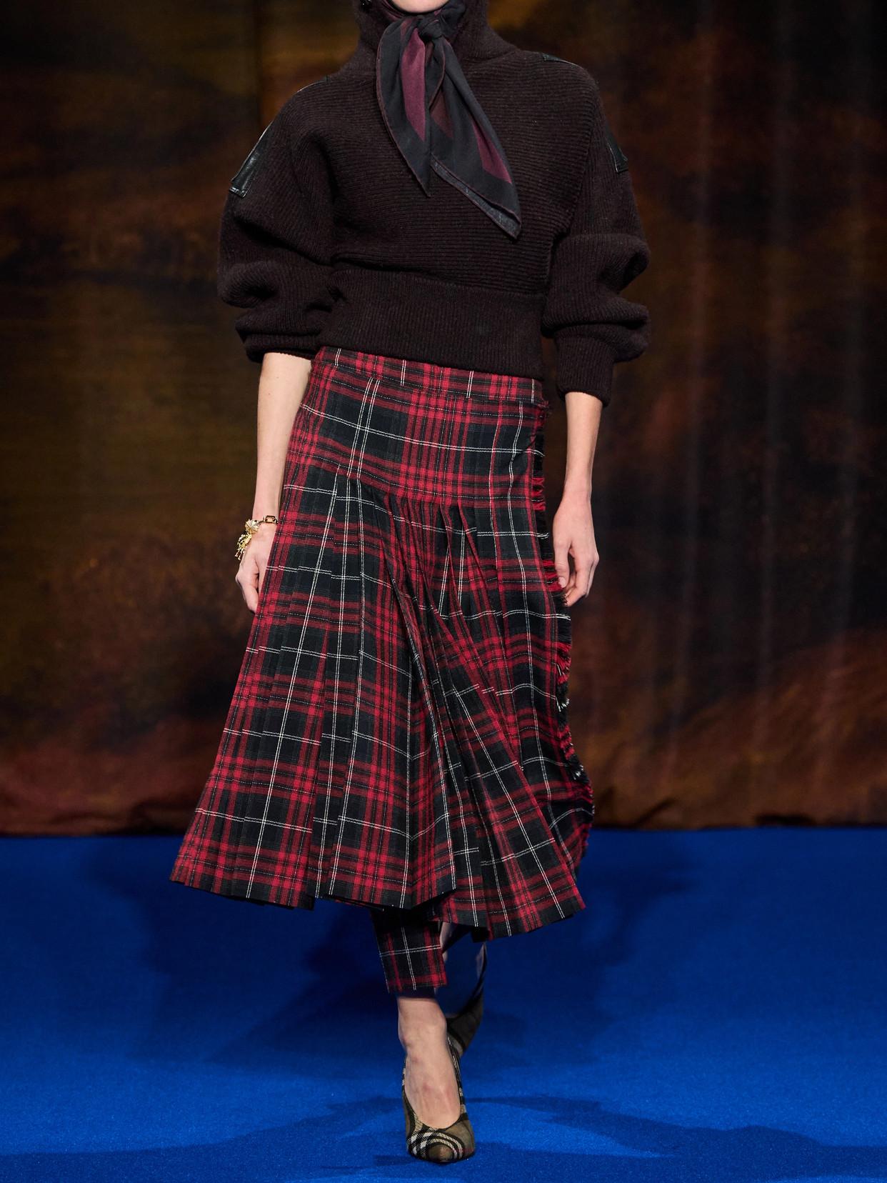 Burberry Buckled Pleated Checked Woven Midi Skirt in Red Lyst UK - Main Image