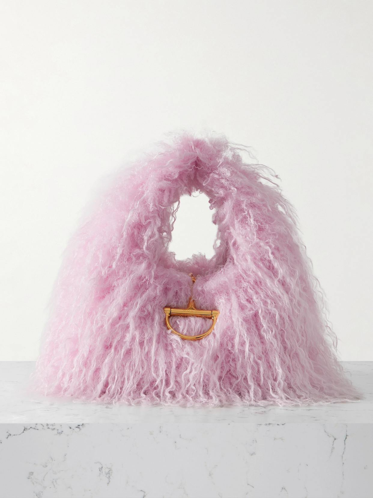 グッチ　 GUCCI ピンク ファー イヤーマフ Gucci Softbit Shearling Tote in Pink | Lyst