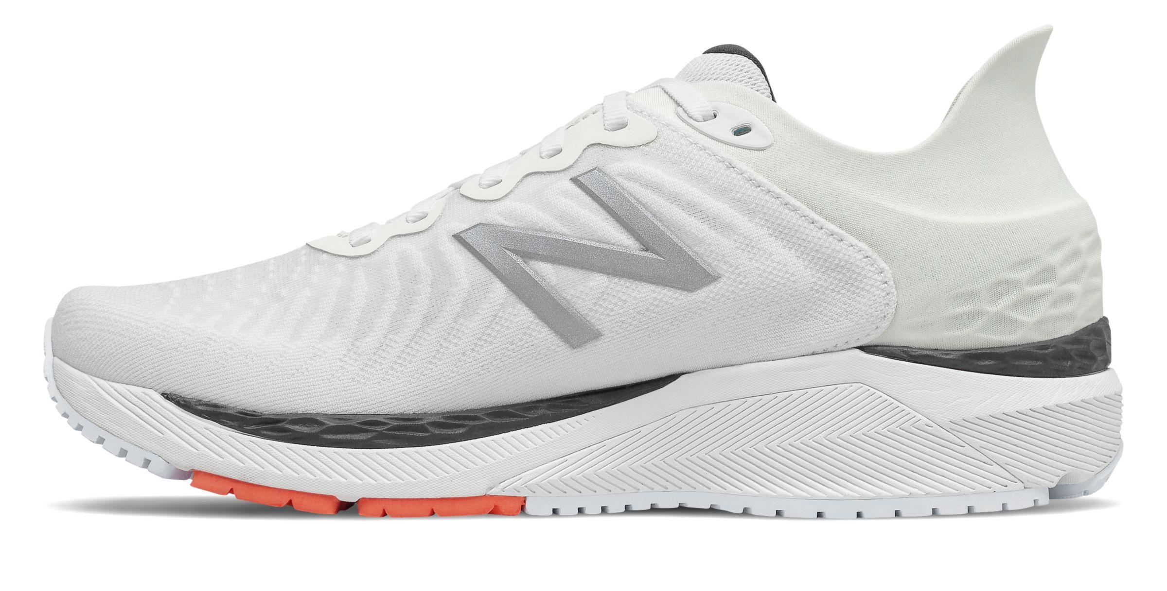 New Balance Fresh Foam 860v11 in White 