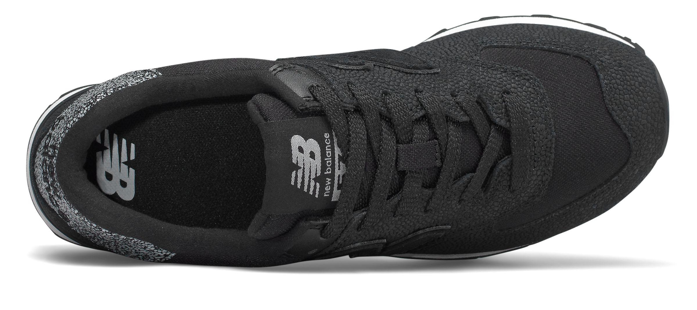 new balance pebbled street