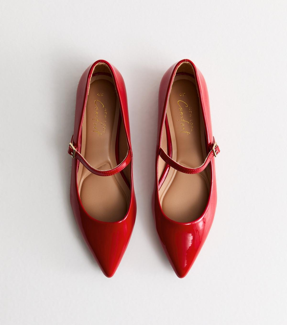 New look flat pumps top