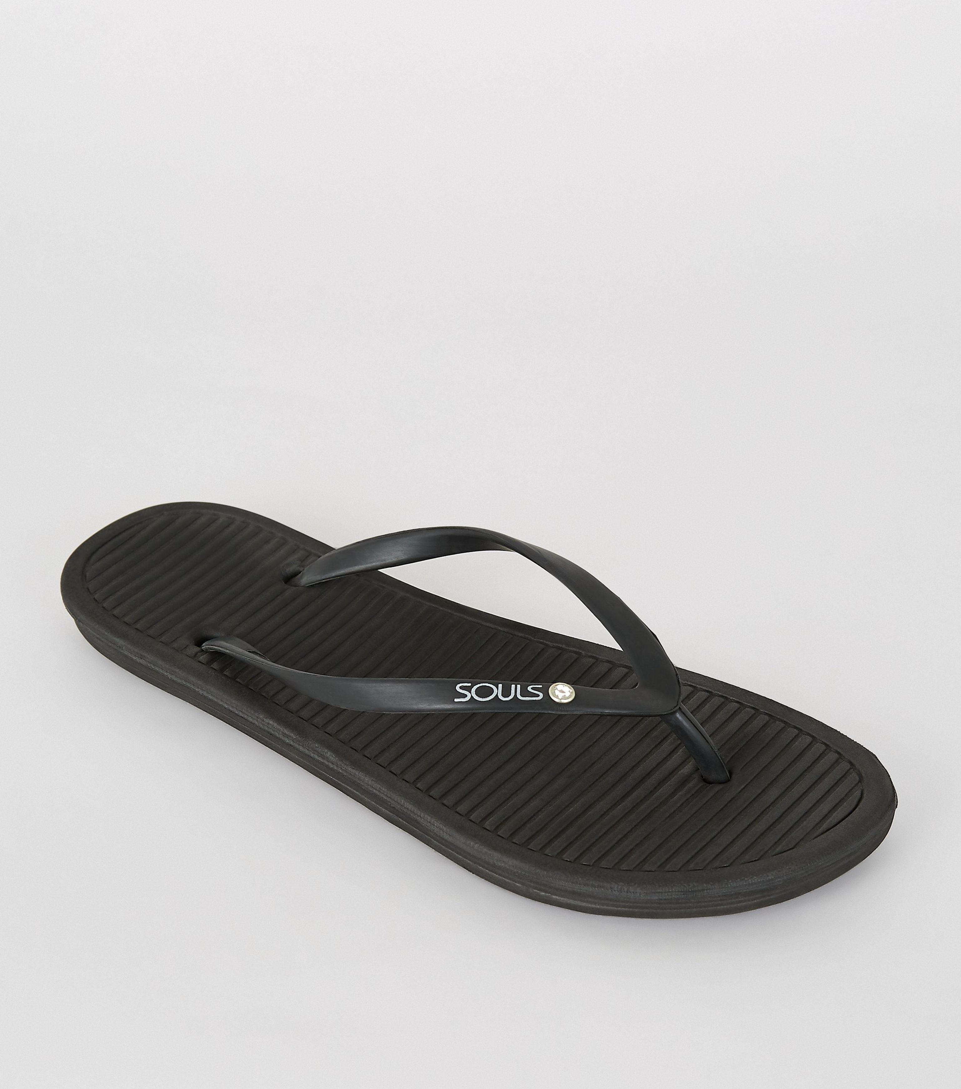 new look black flip flops