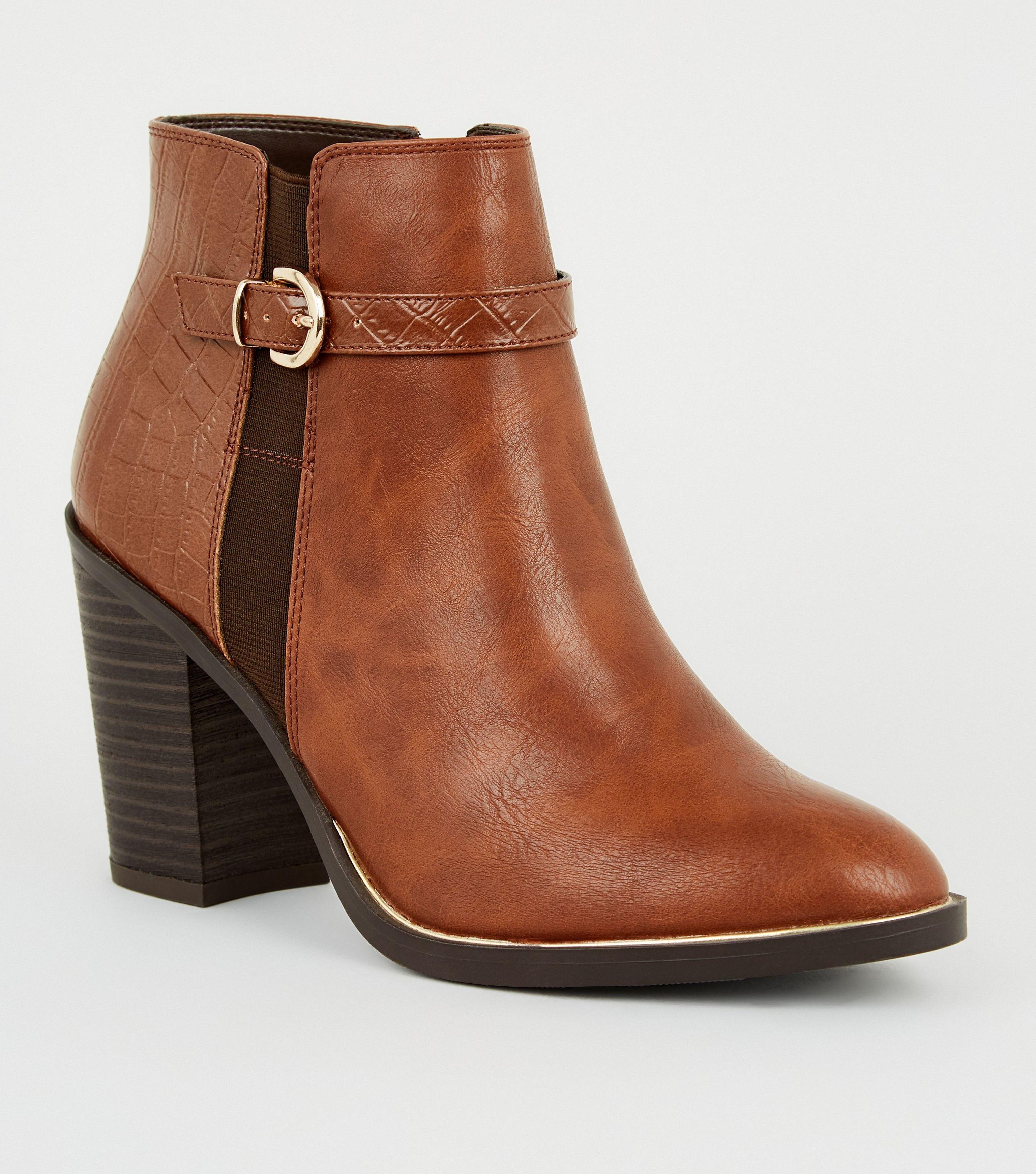 croc boots beige