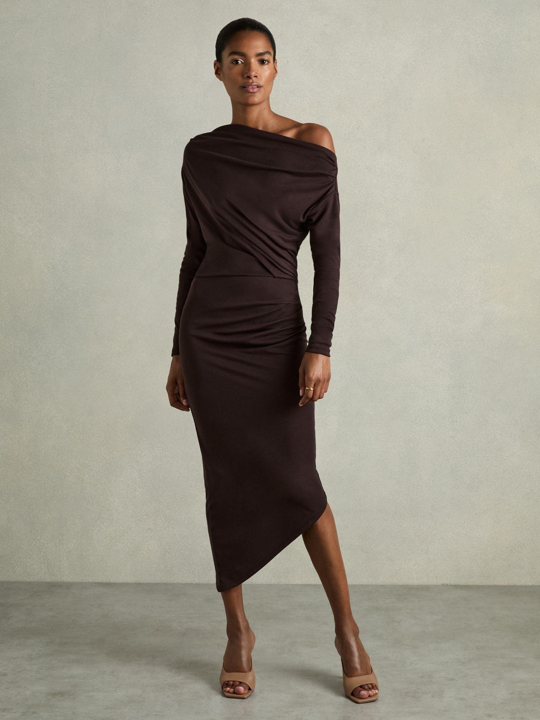 Reiss Off-The-Shoulder Ruched Jersey Midi Dress in Brown | Lyst