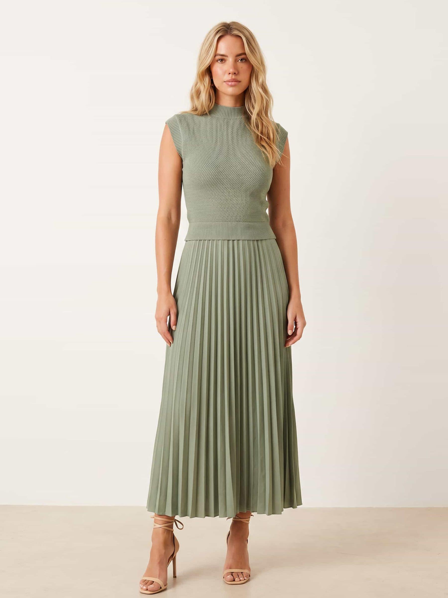 dusty rose prom dress Bridesmaids Dresses A-Line V-Neck Spaghetti Straps Sleeveless Stretch Satin Bridesmaid Dresses Flutter Sleeves Embellishment Color:navy shantung sleeve:ruffle Two Piece A-line Cap