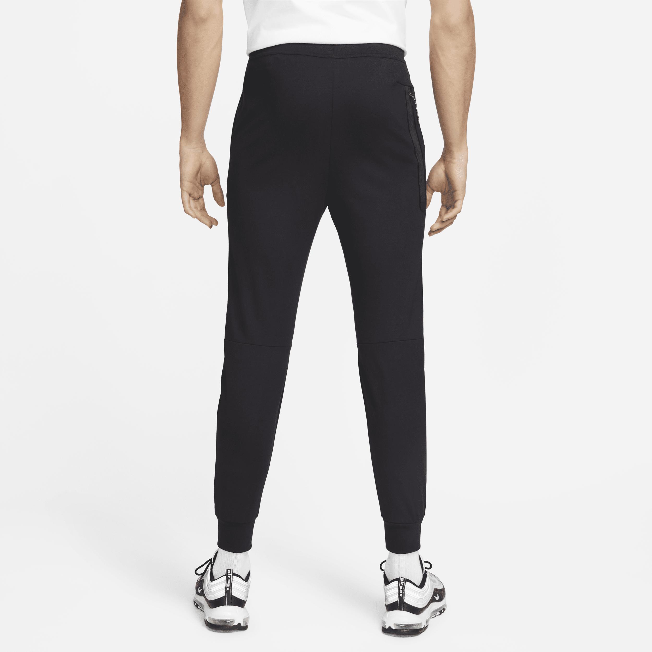 Nike Sportswear Tech Fleece Lightweight Slim-fit Jogger Sweatpants in Black  for Men | Lyst