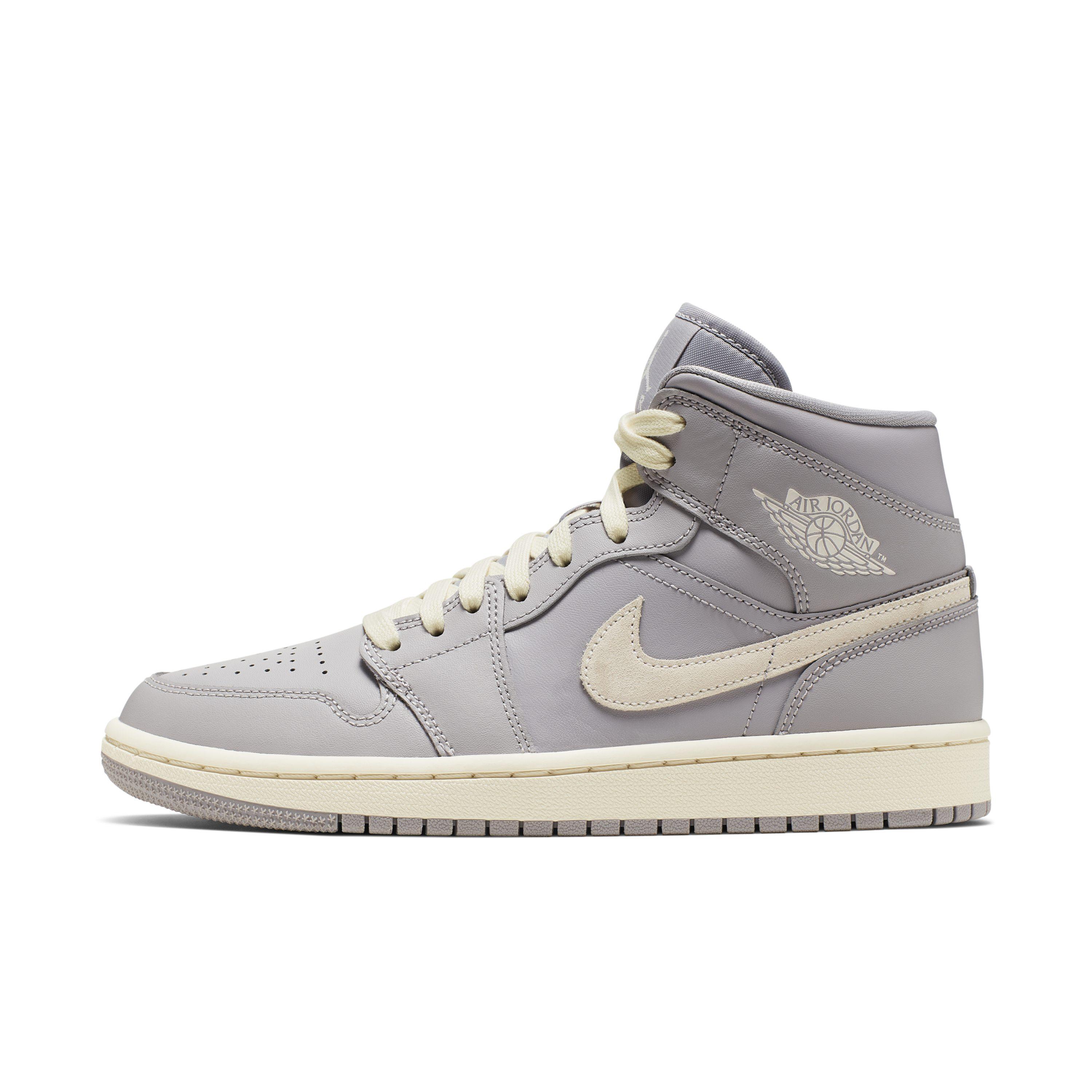 Nike Air Jordan 1 Mid Shoe in Grey (Grey) | Lyst UK