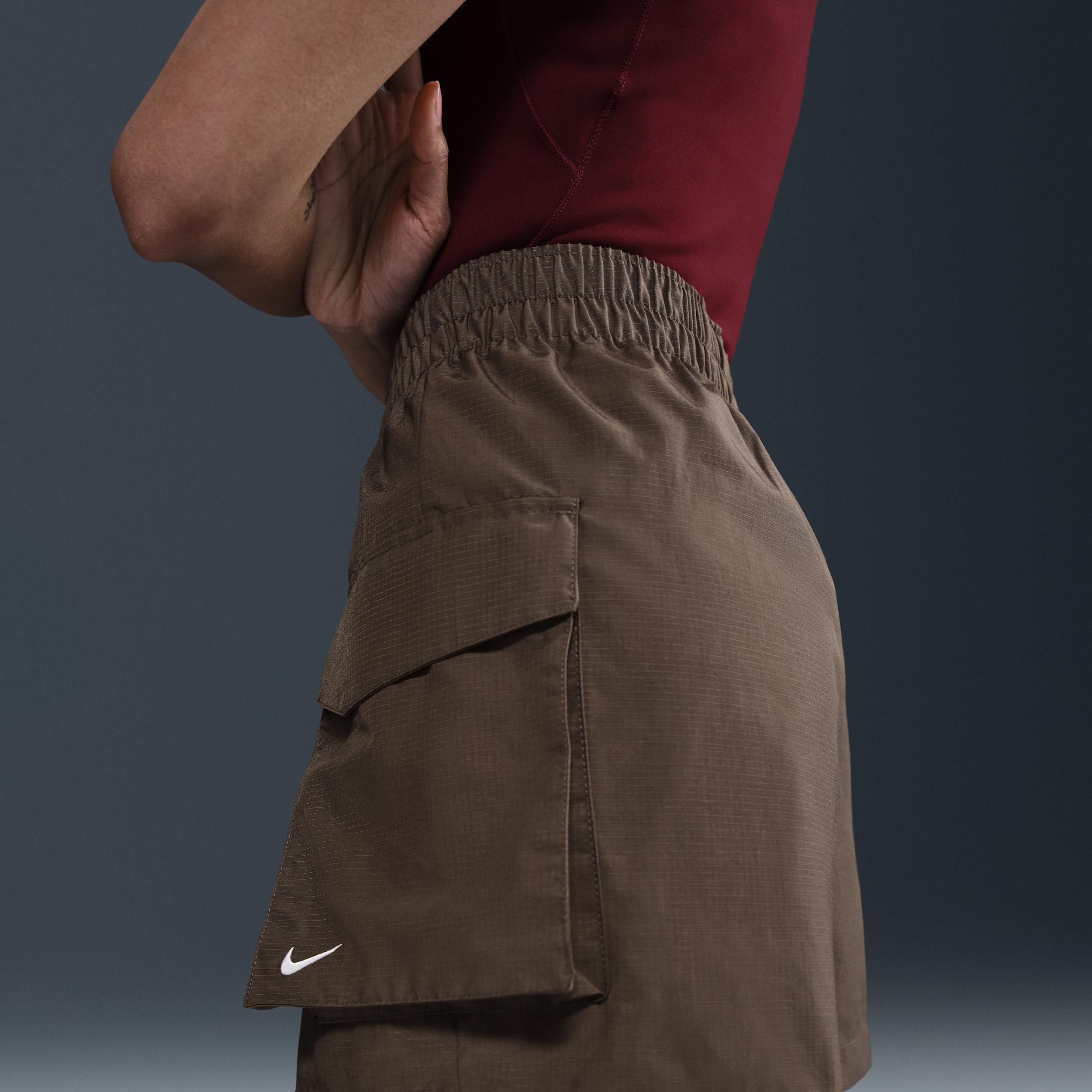 ★ Nike★ Sportswear Essentials Woven High Waist 5 Inch Car Nike Sportswear Essential Woven High Waist 5-Inch Cargo